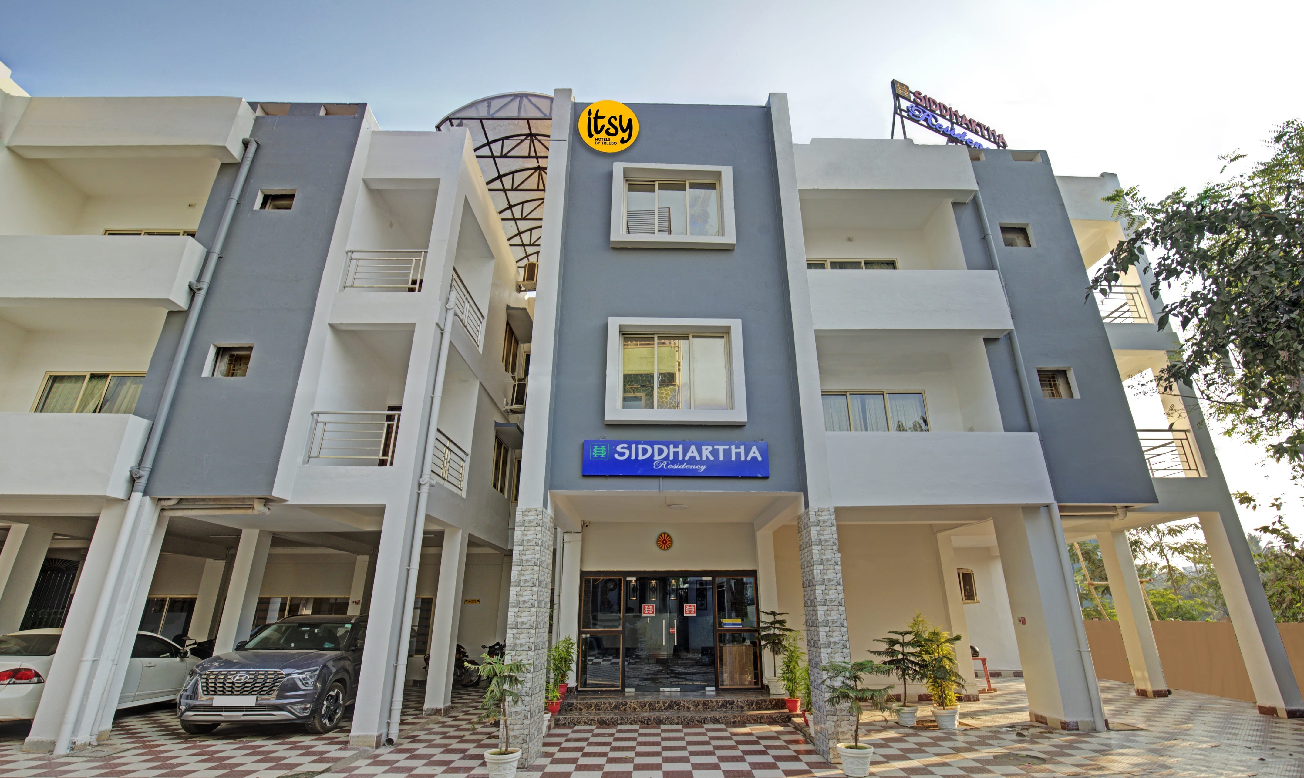 Itsy Hotels Sidhartha Residency