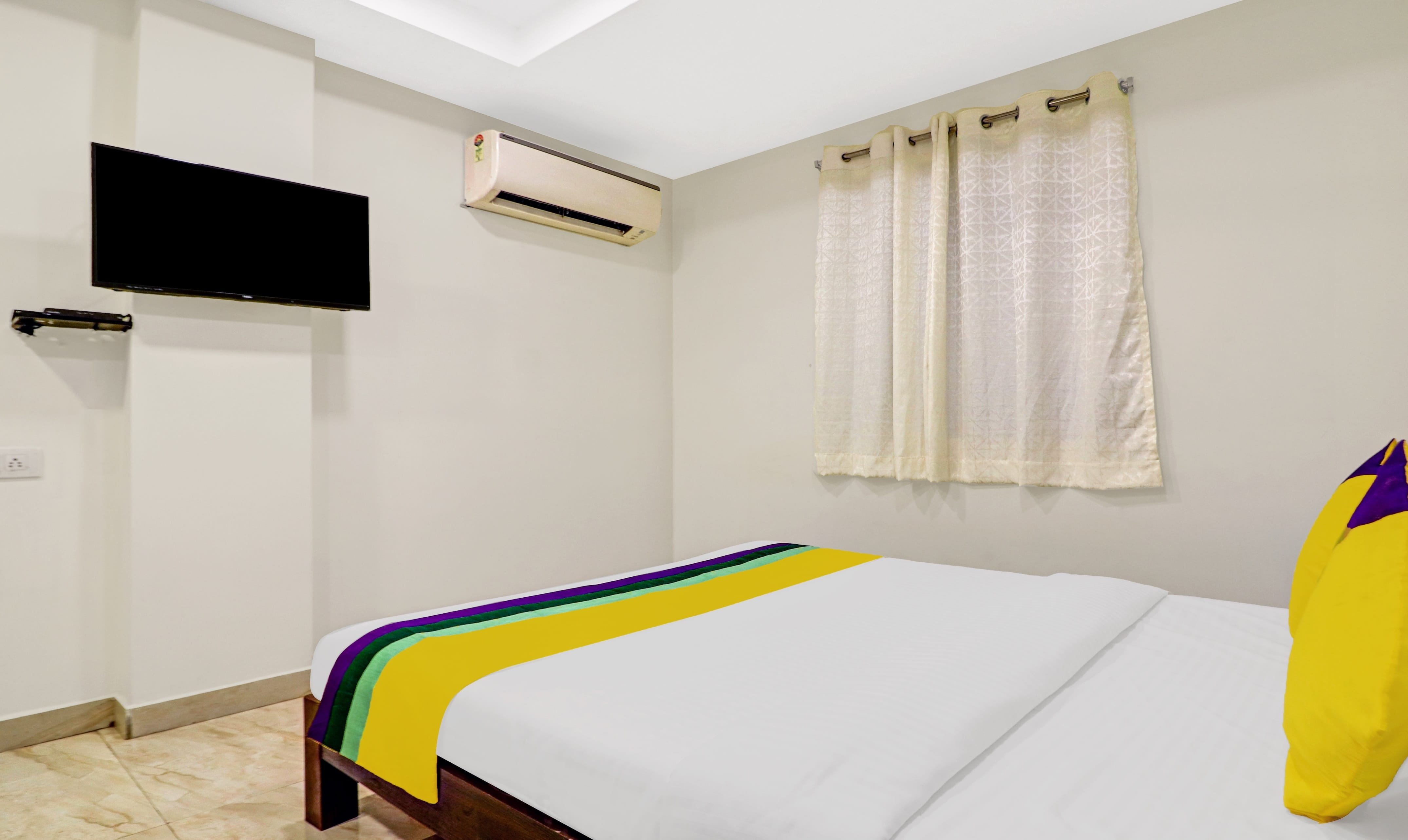 Standard room in Itsy Hotels Aura Stays in undefined. 