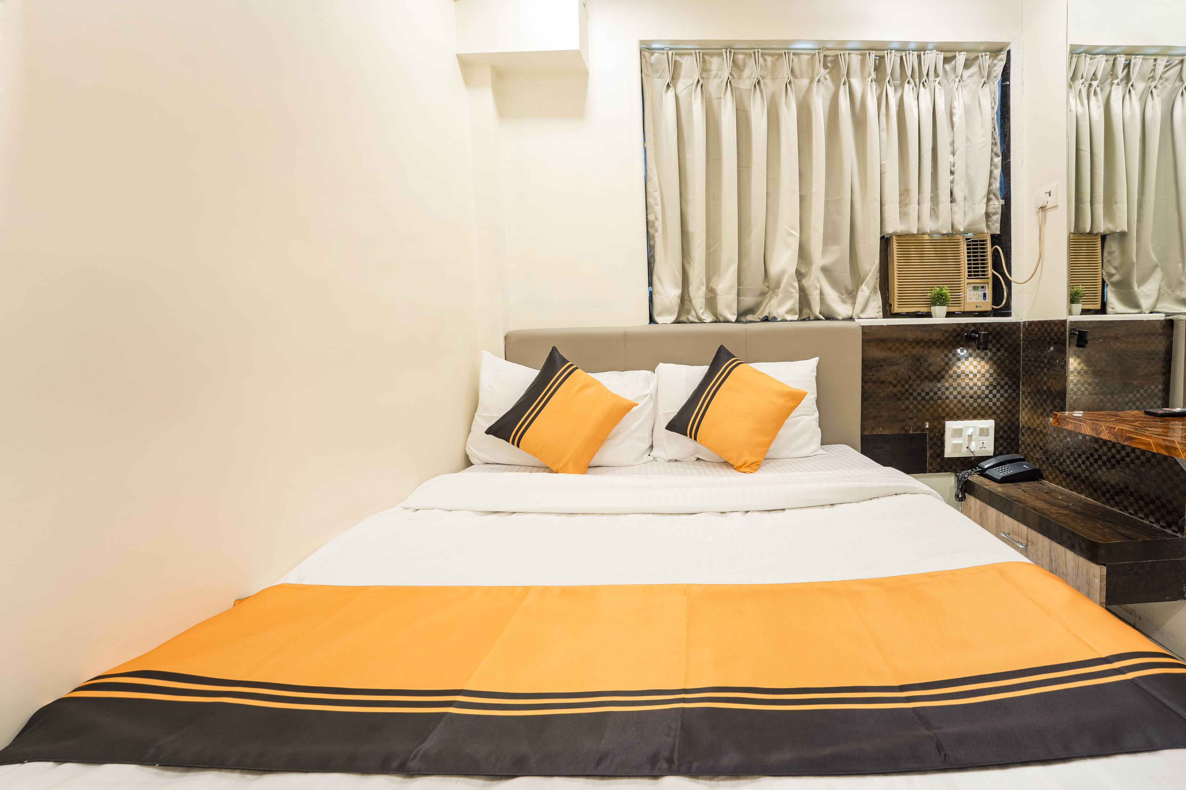 Solo room in Itsy Hotels Bindra Elite in undefined. Solo