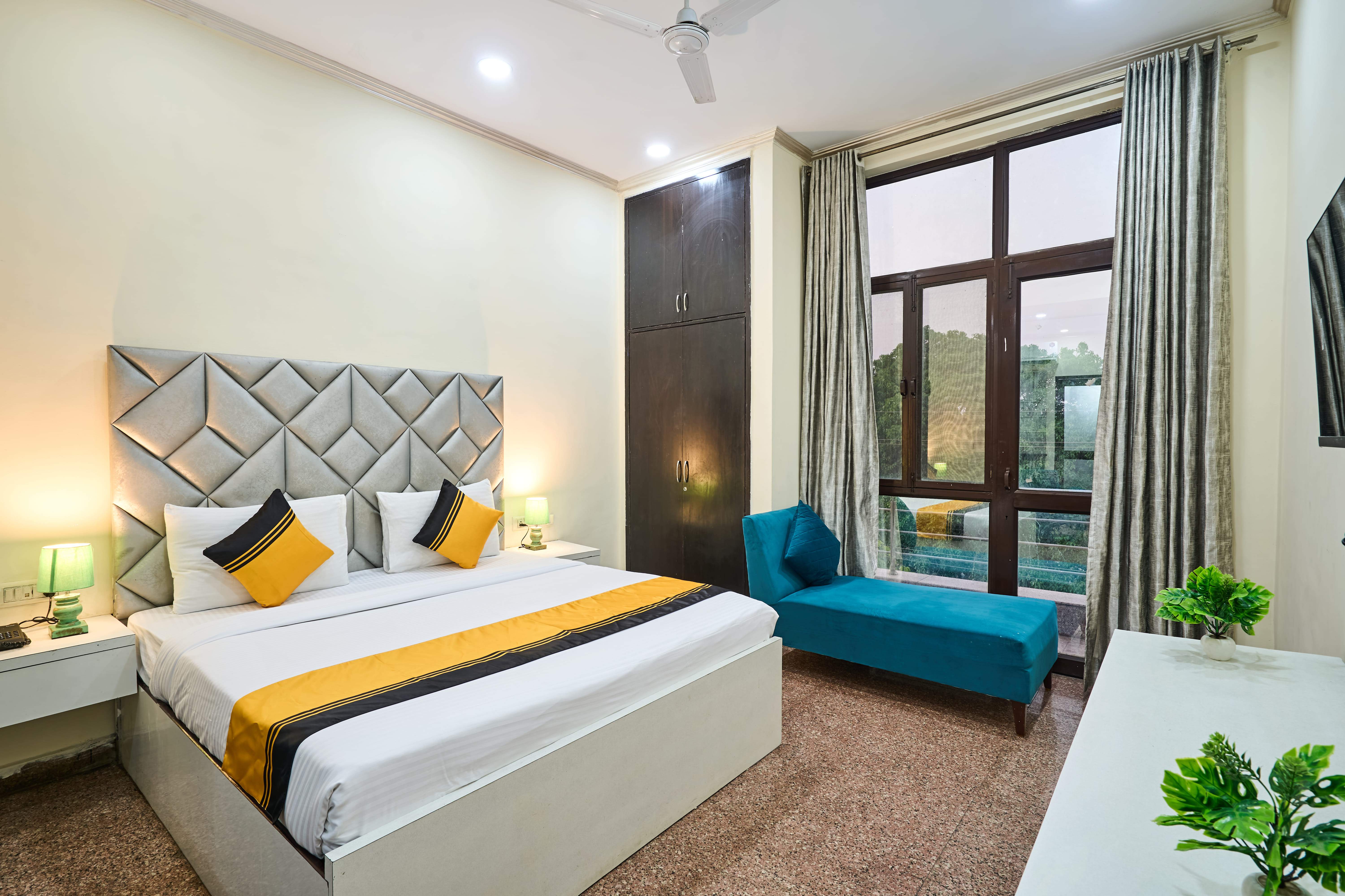 Premium room in Itsy Hotels Golden Vista near Noida city centre in undefined. 