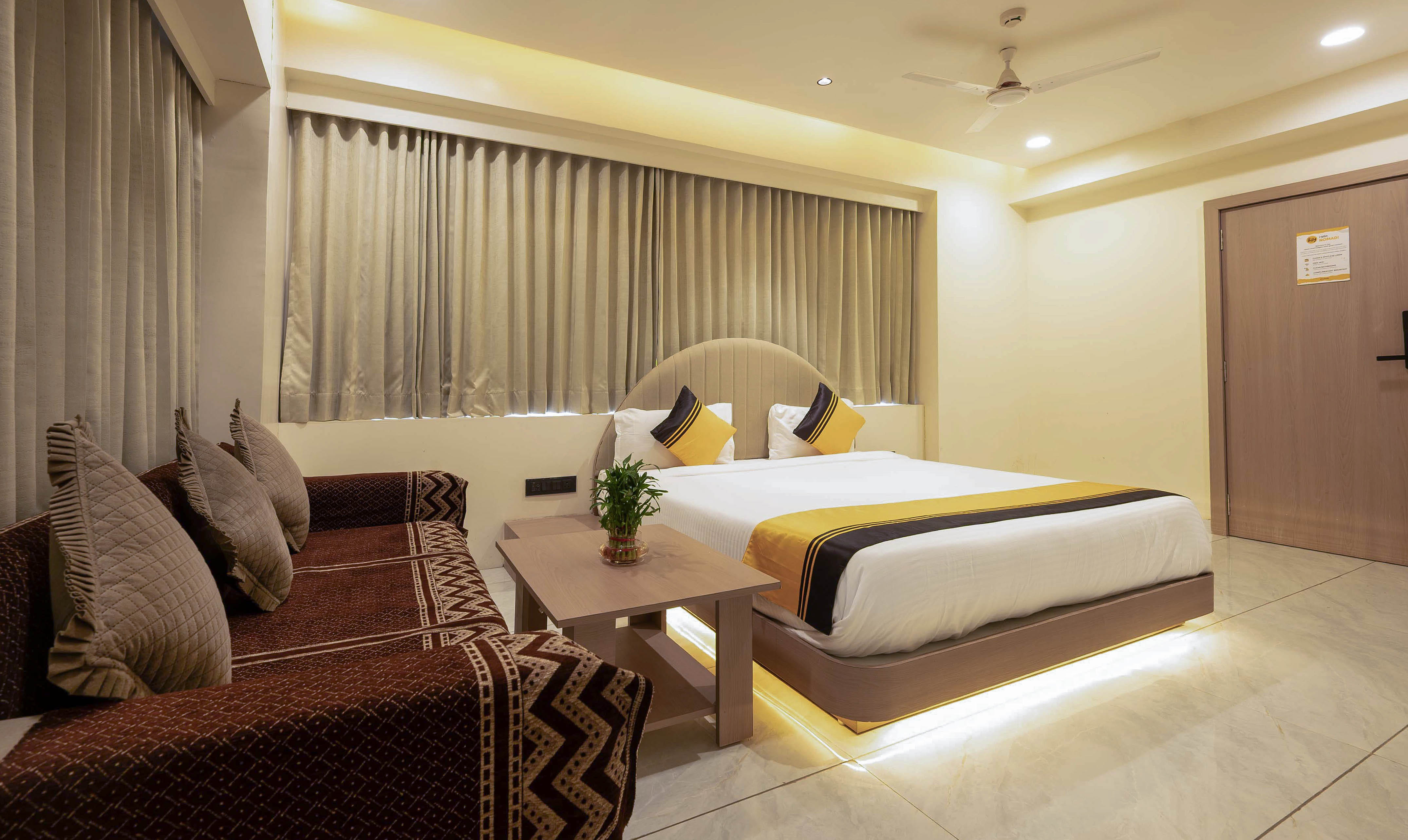 Deluxe room in Itsy Hotels Indra Palace in undefined. 