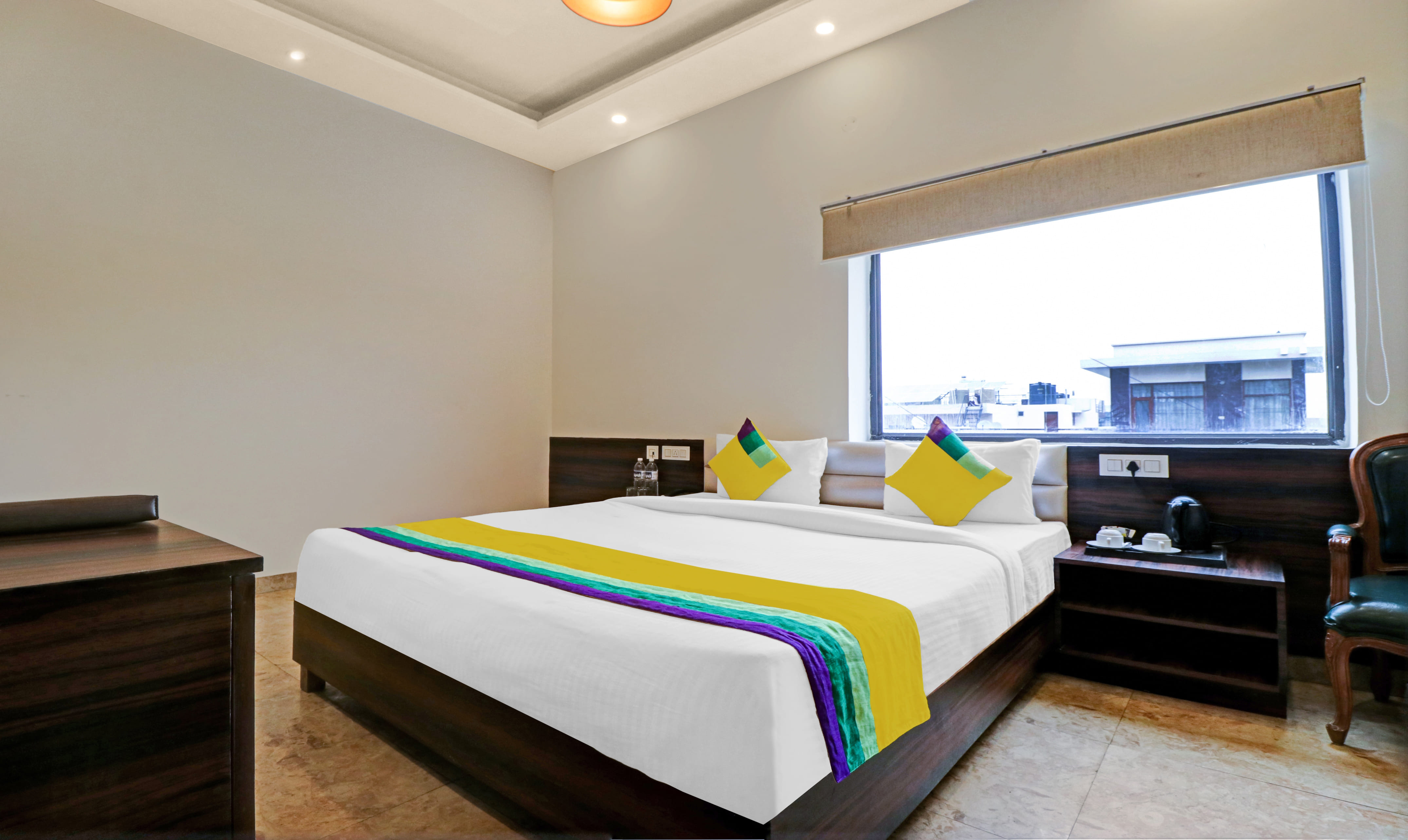 Deluxe room in Itsy Hotels Jashan in undefined. 