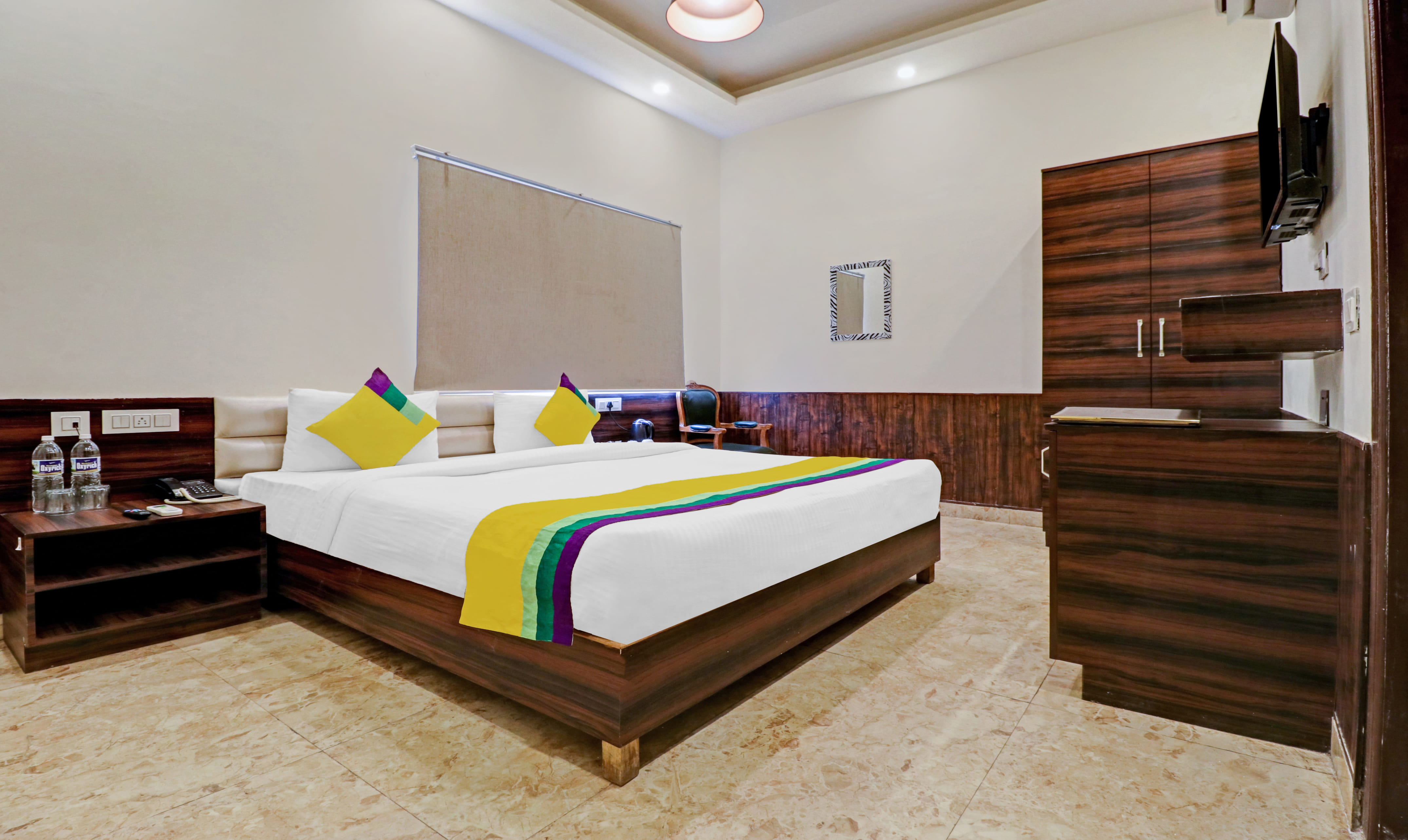 Deluxe room in Itsy Hotels Jashan in undefined. 