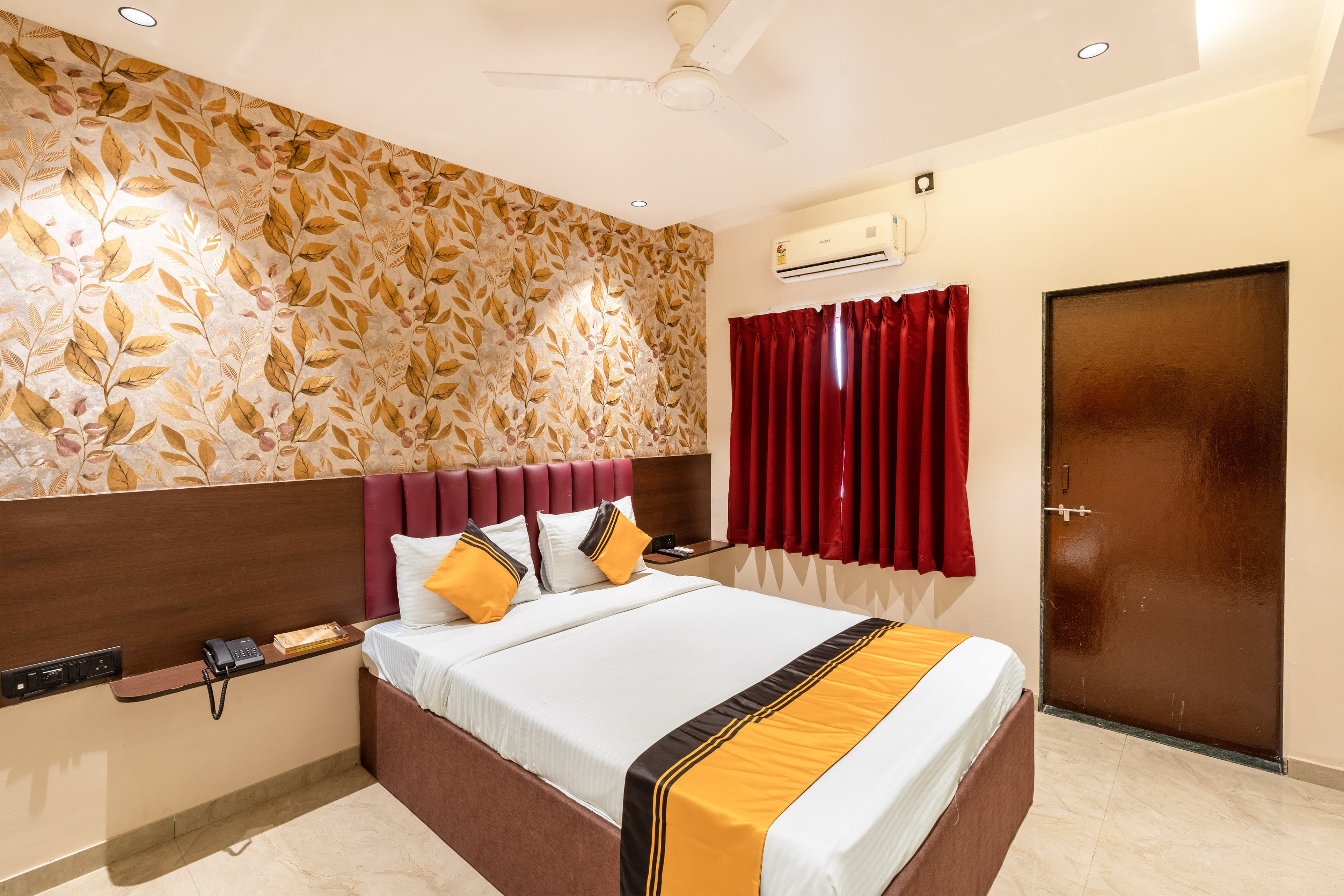 Premium room in Itsy Hotels Lotus Executive in undefined. Premium