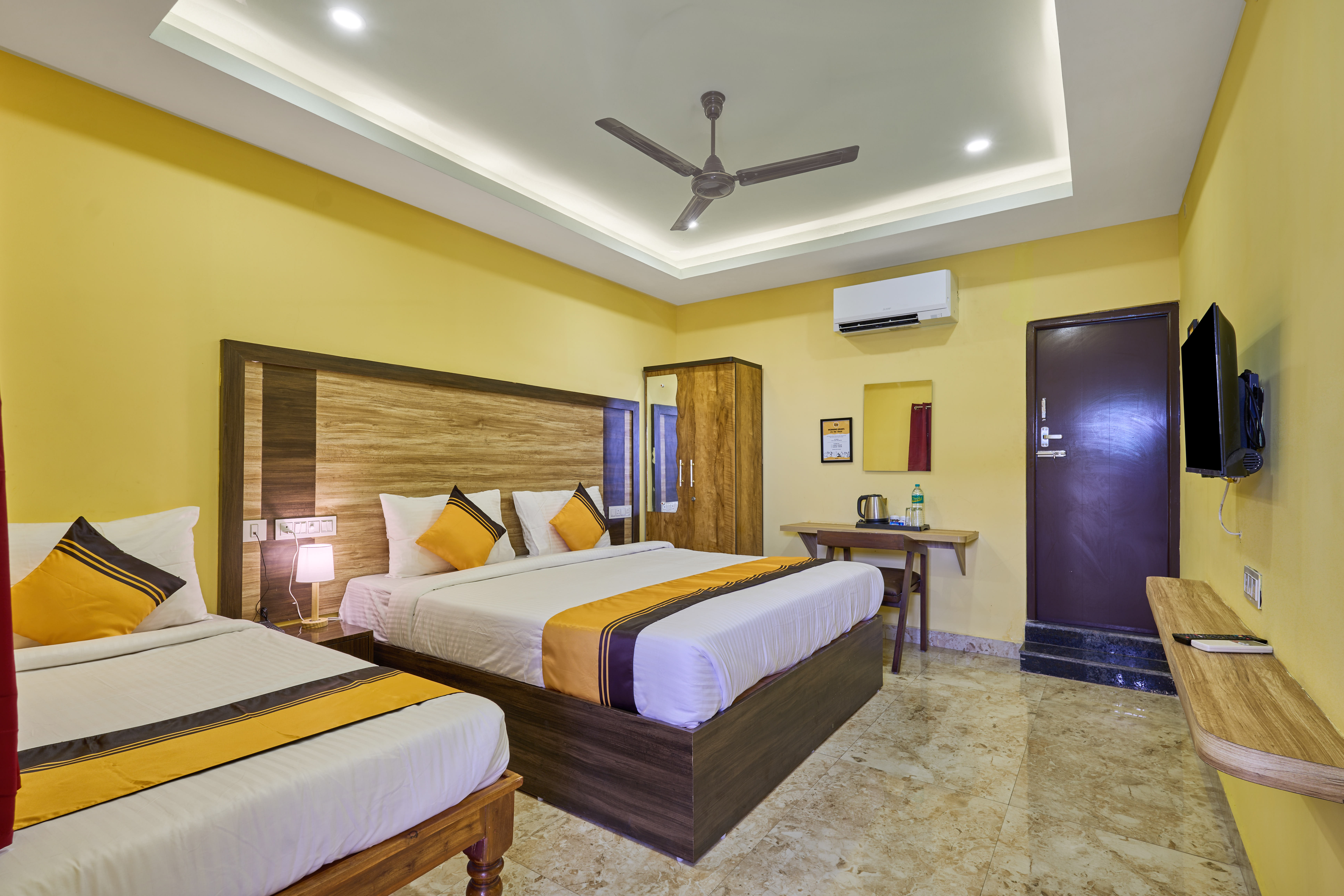 Deluxe room in Itsy Hotels Mount Oasis, Tiruvannamalai in undefined.