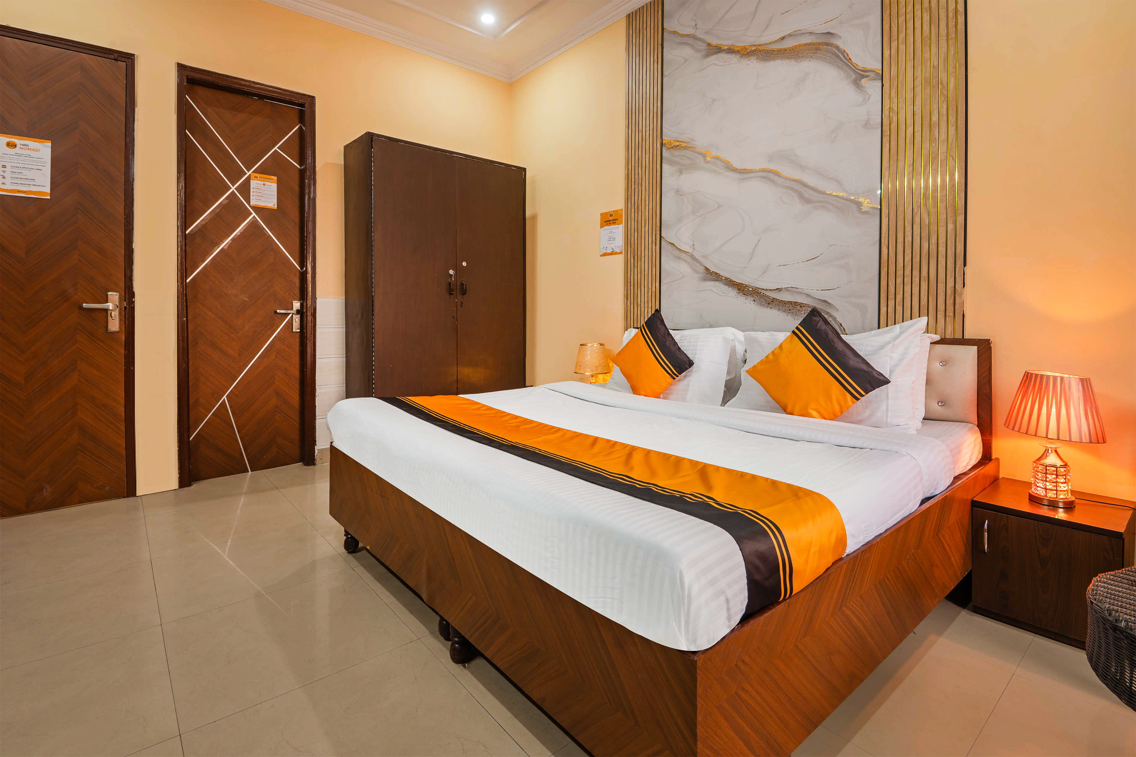 Deluxe room in Itsy Hotels Saina Stay Inn in undefined. 