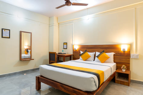 Oak room in Itsy Hotels Sands & Serenity in Gokarna. 