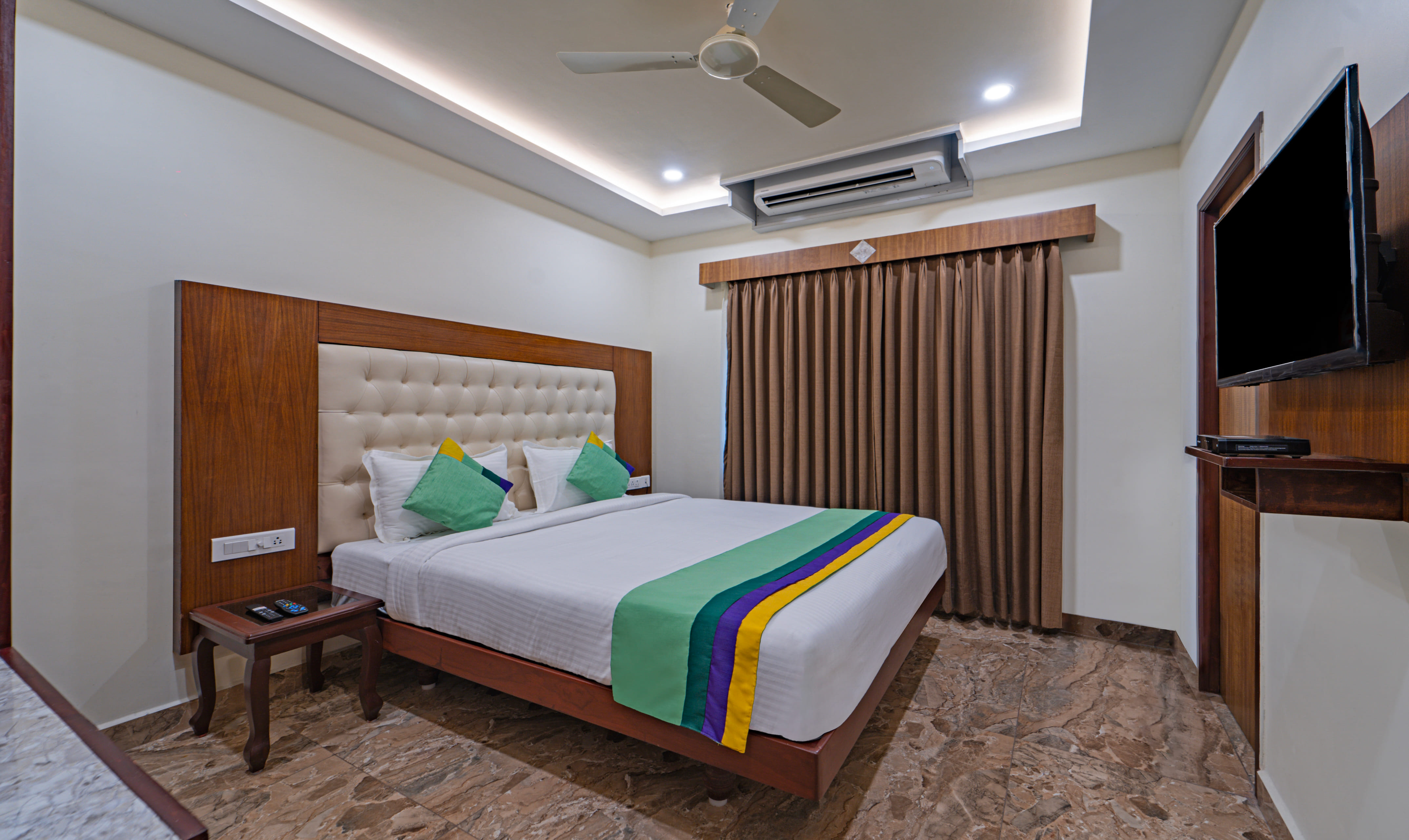 Standard room in Treebo Aaravi Residency, 800 Mtrs From Promenade Beach in undefined. 