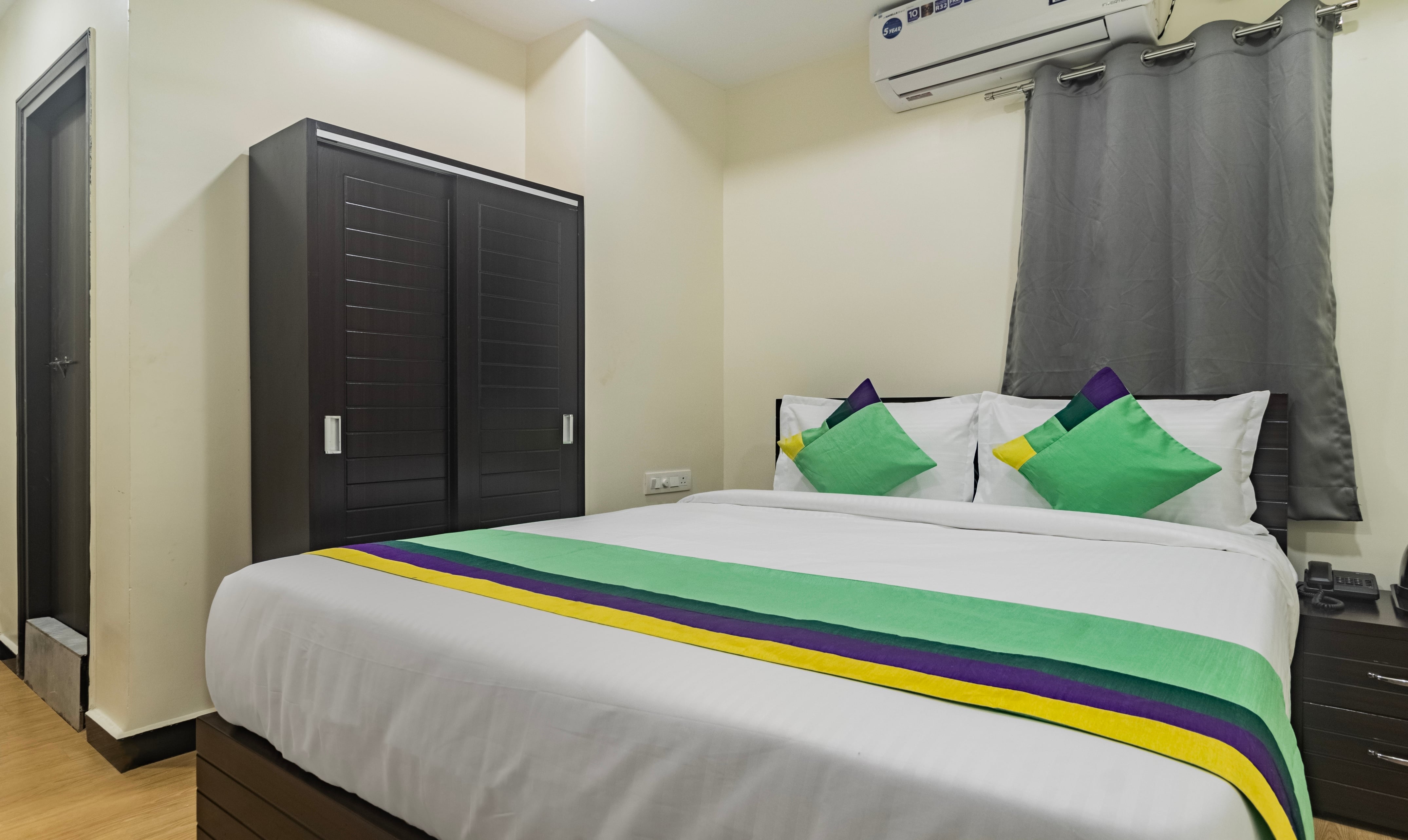 Solo room in Treebo Galaxy Inn in undefined.