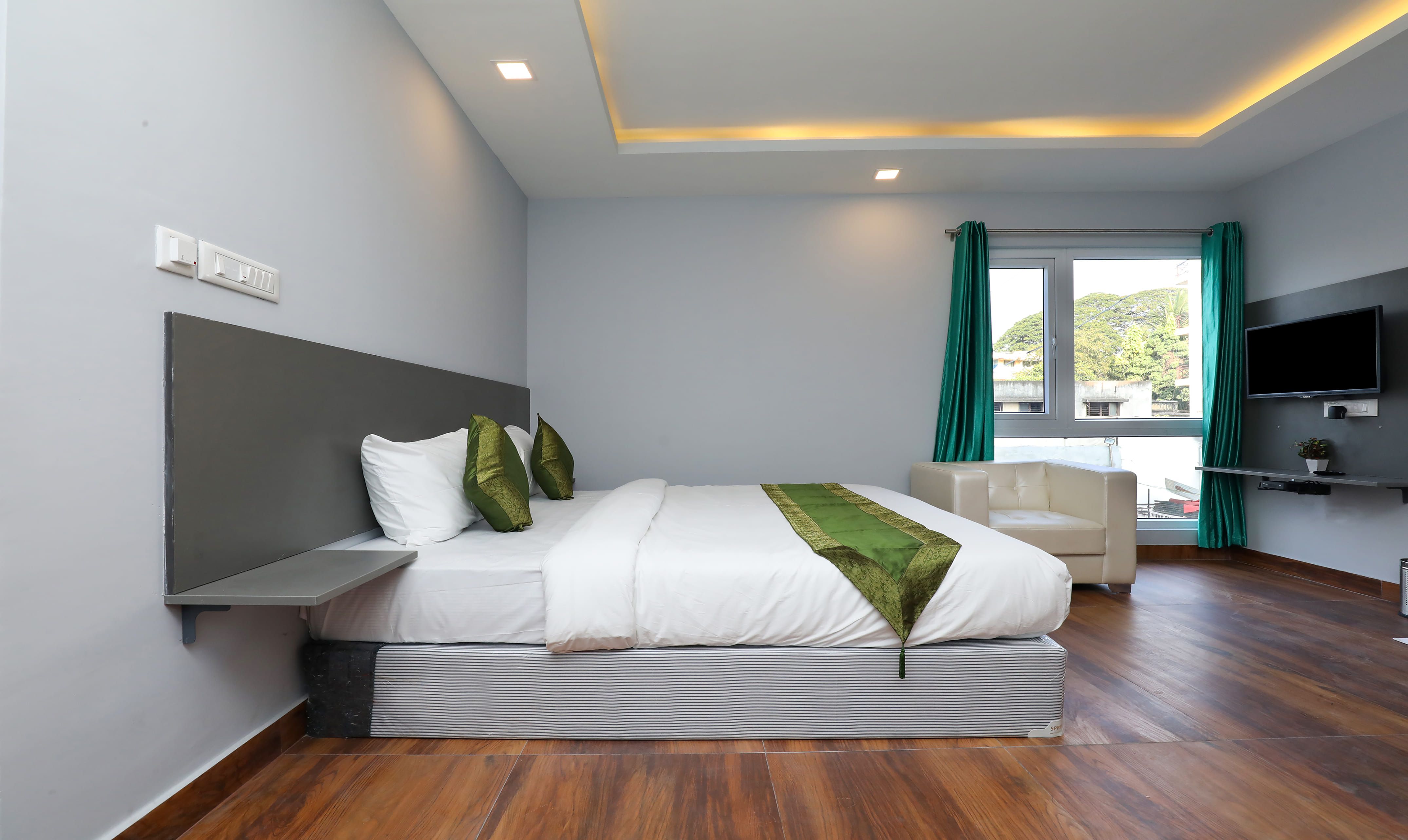 Deluxe room in Treebo Apple Villa in undefined. Sunlit rooms