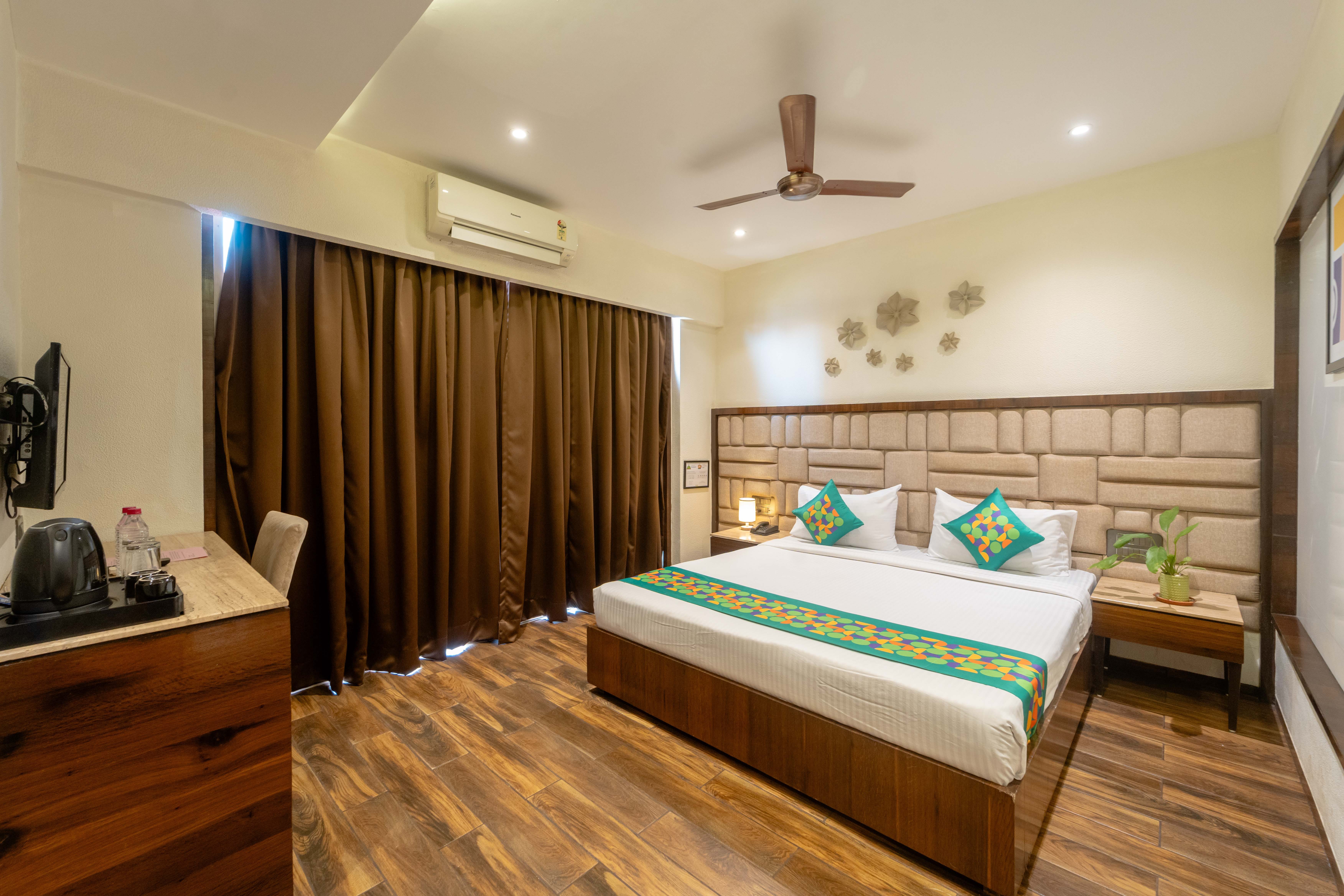 Deluxe room in Treebo Calangute Beach Stay with Swimming Pool in undefined. 