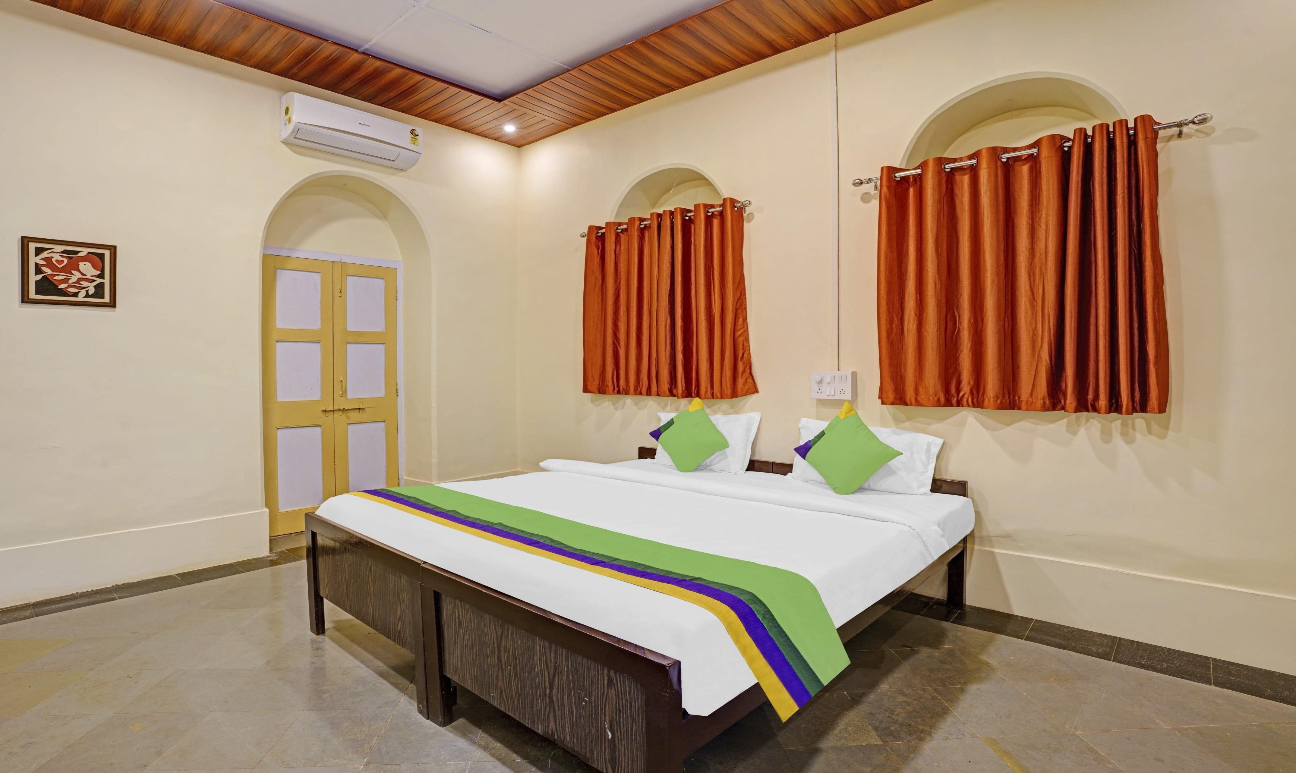 Deluxe room in Treebo Cecil Resort Matheran in undefined. 