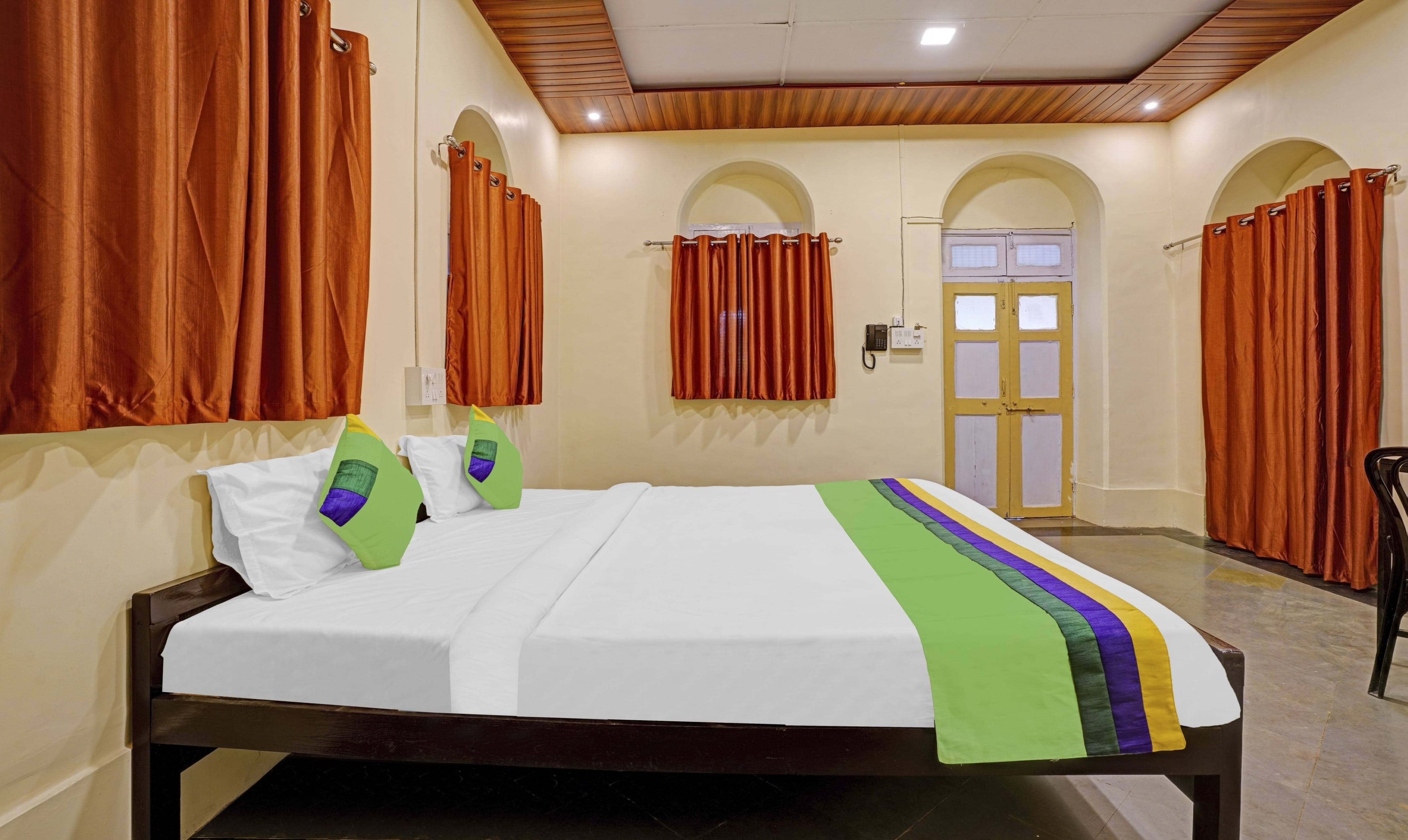 Deluxe room in Treebo Cecil Resort Matheran in undefined. 
