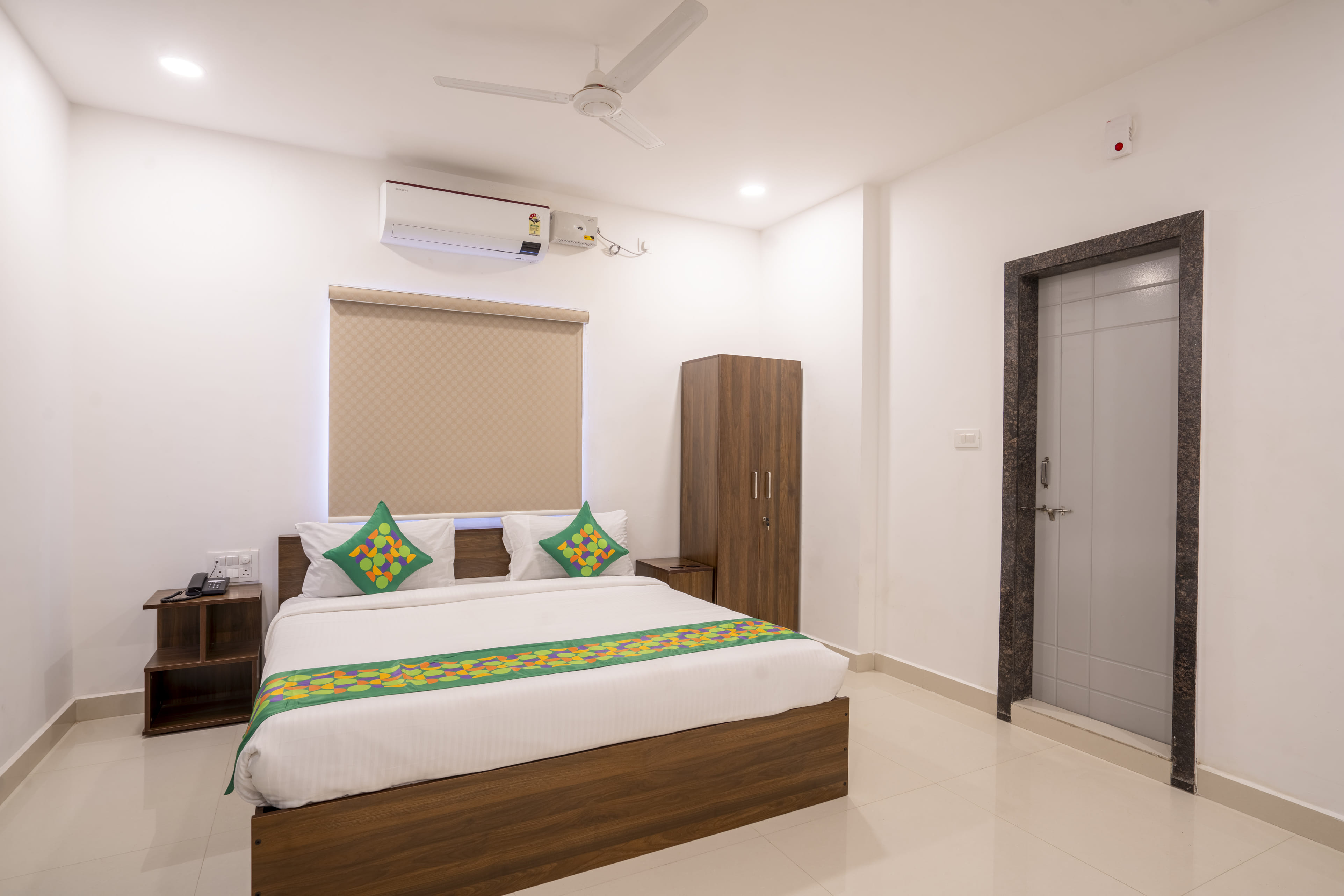 Deluxe room in Treebo De Alphabet Gachibowli in undefined. 