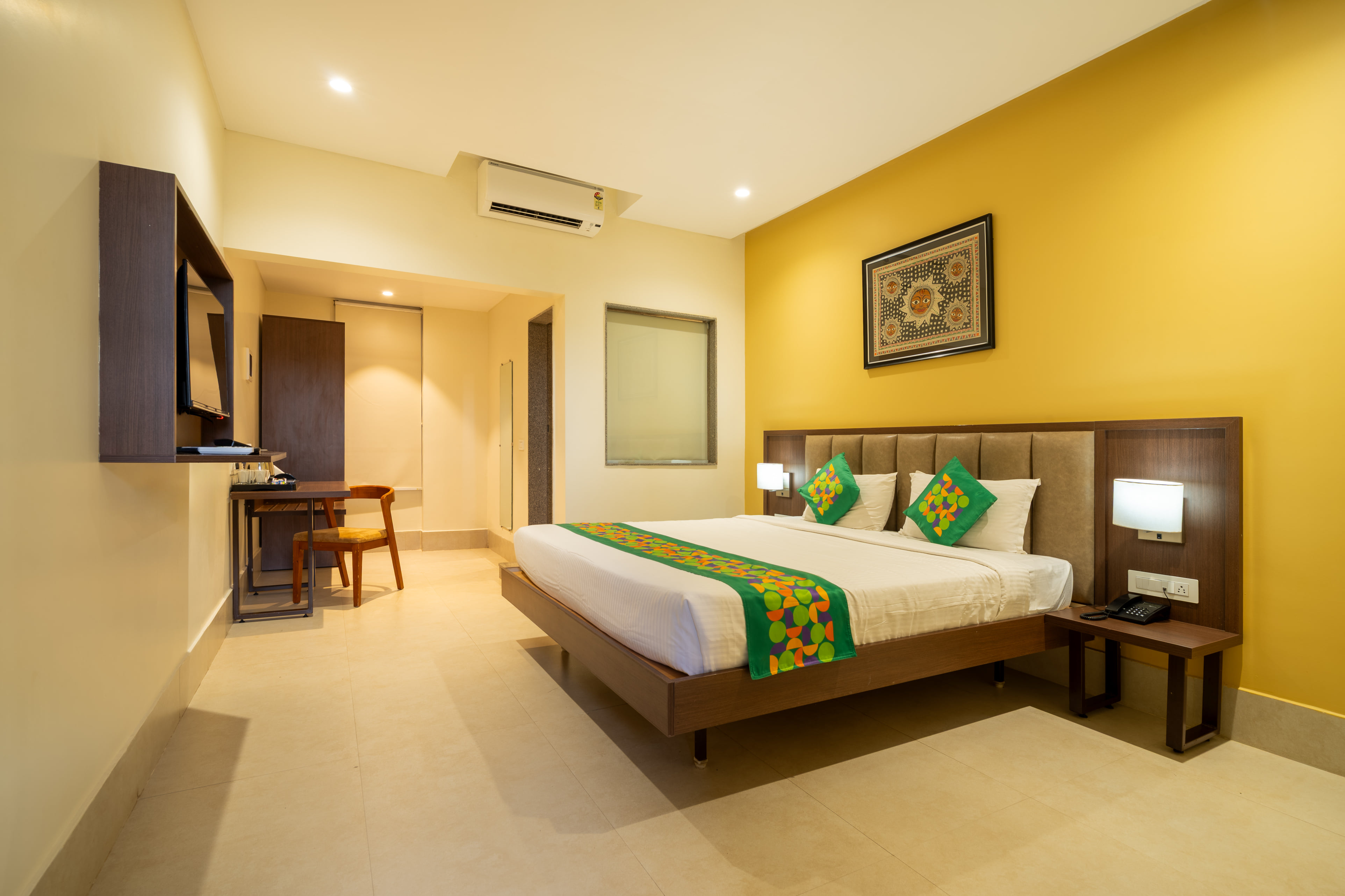 Premium room in Treebo Elite Residency - 2 kms from Railway station in undefined.