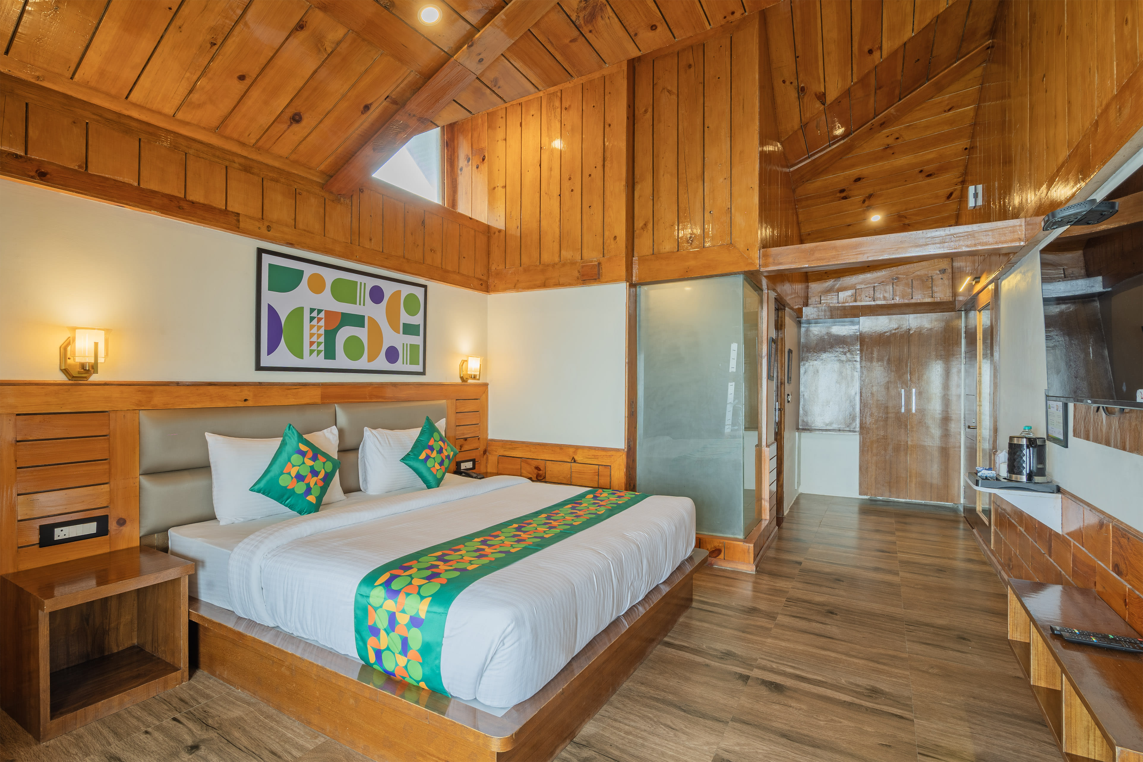 Deluxe room in Treebo Fagu Peaks in undefined. 