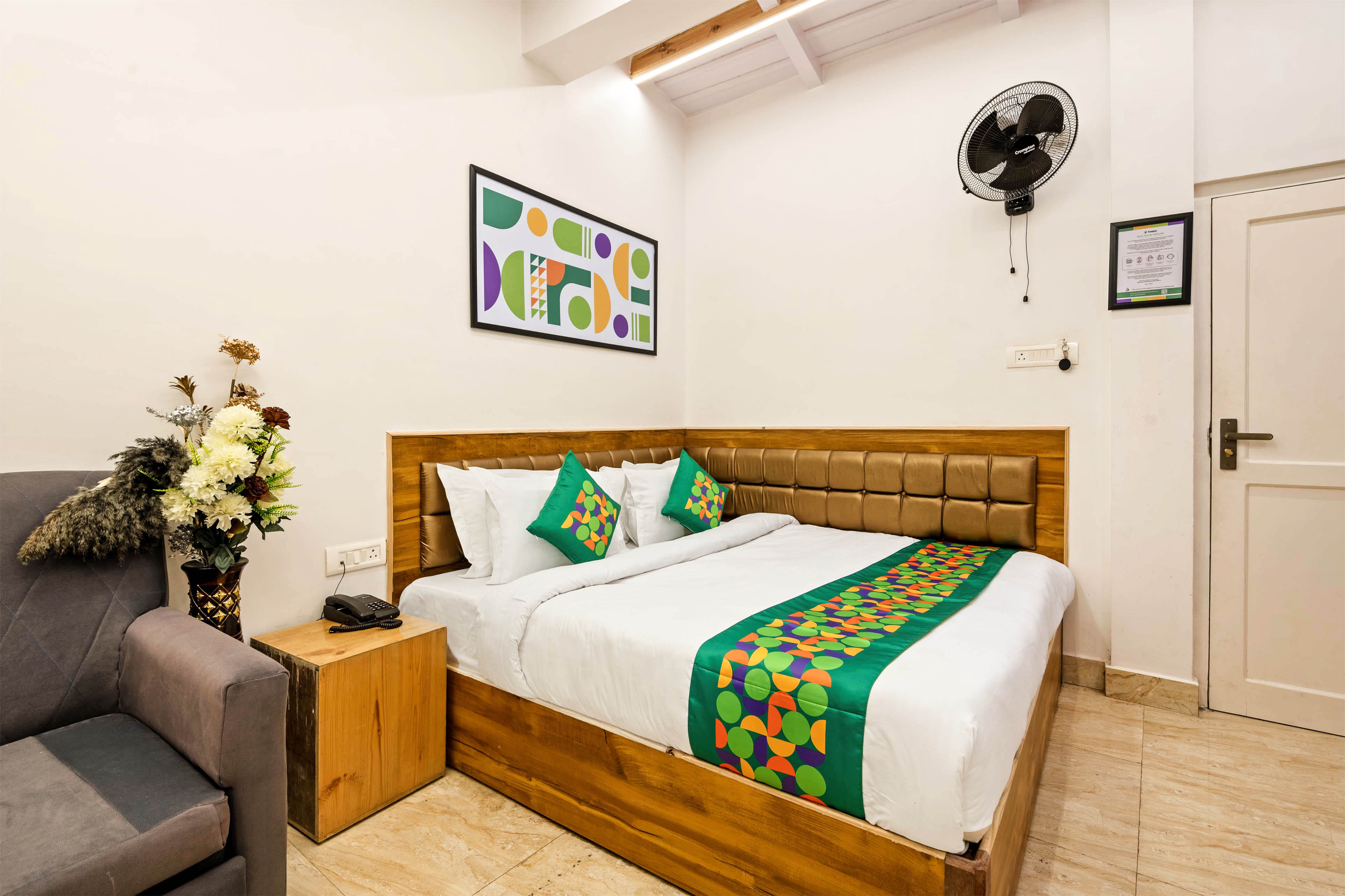 Deluxe room in Treebo Green Oak in undefined. 