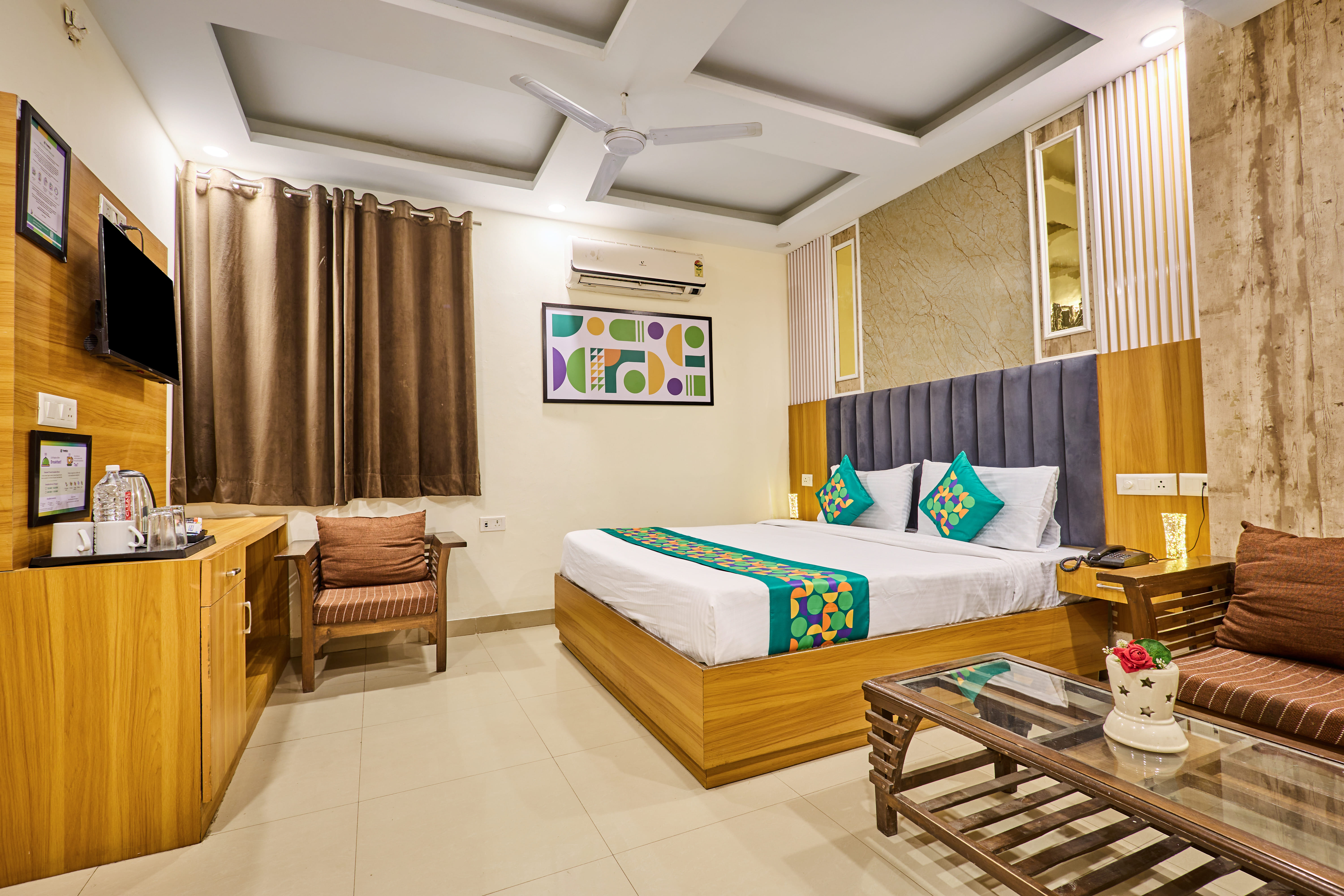 Deluxe room in Treebo Gross Plaza in undefined. 