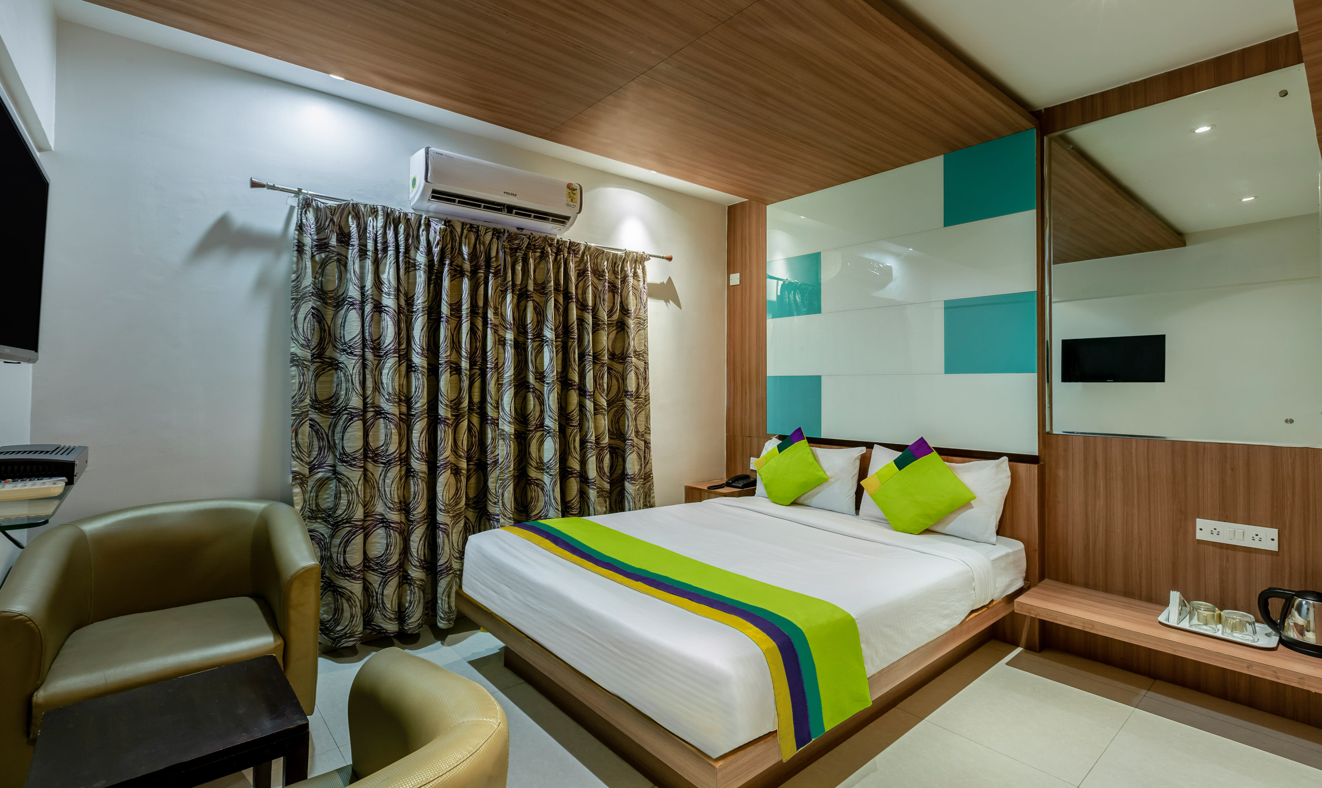 Standard room in Treebo Hiland Suites in undefined. 