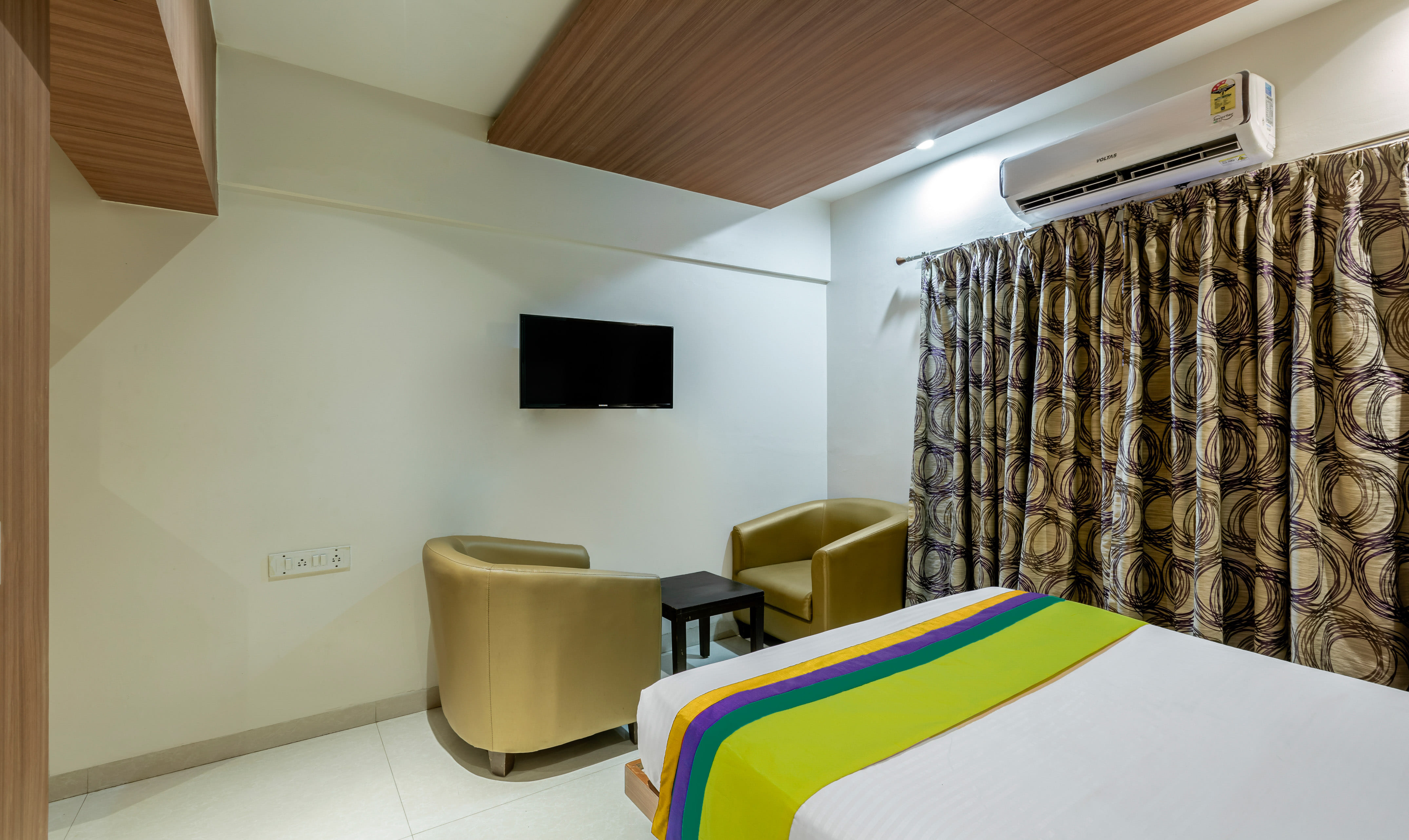 Standard room in Treebo Hiland Suites in undefined. 