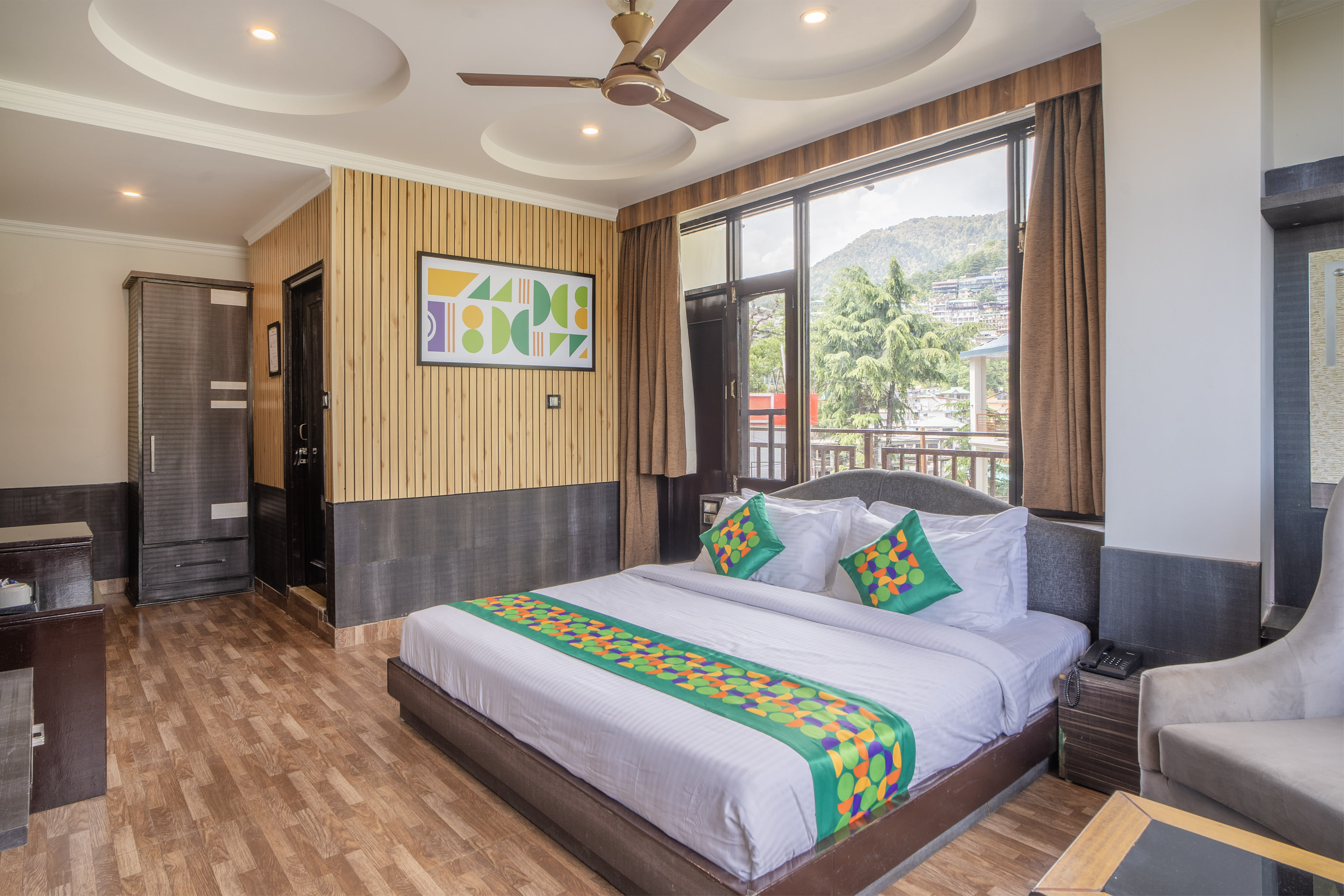 Deluxe room in Treebo Holiday Hill in undefined. 