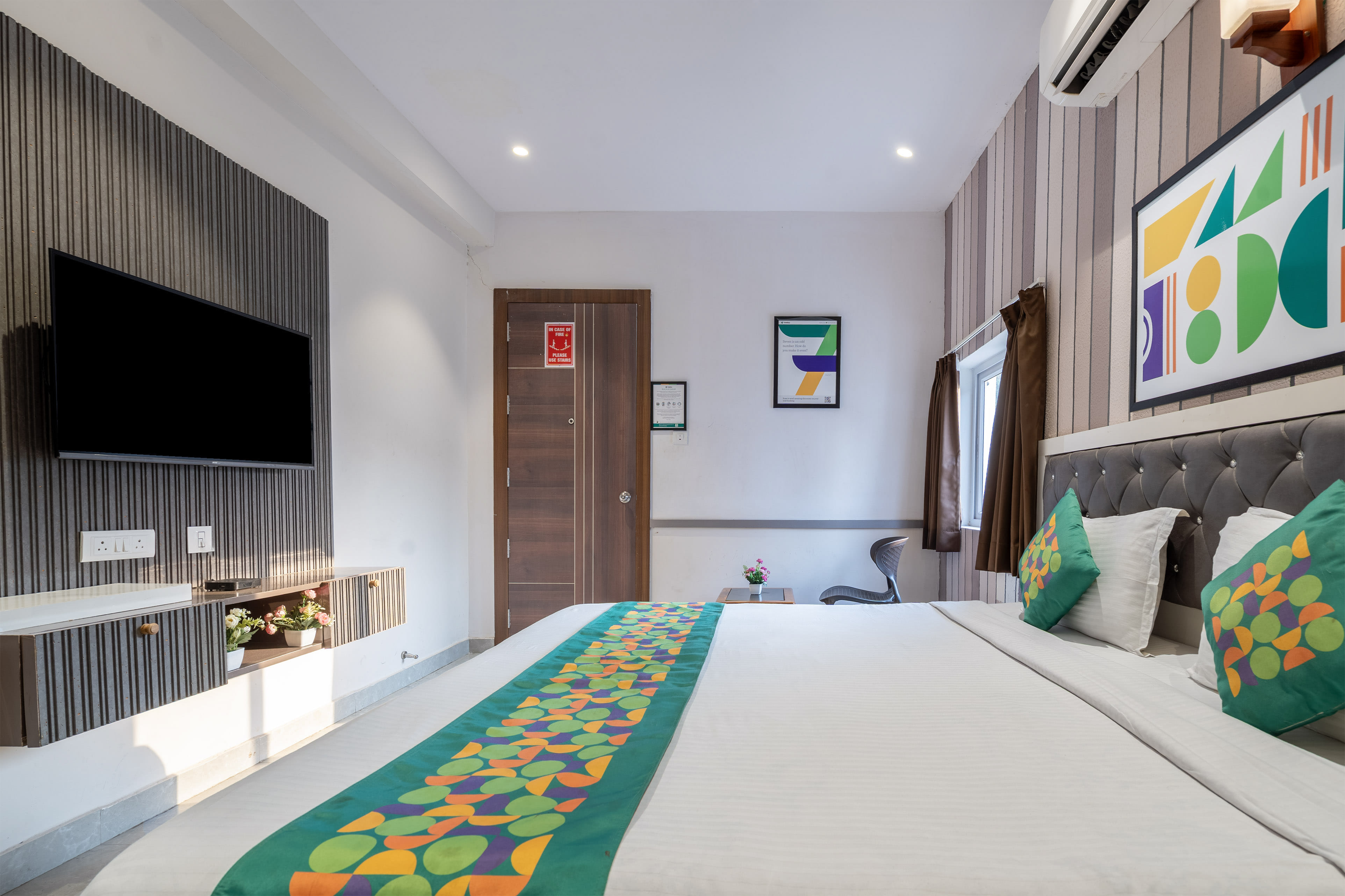 Deluxe room in Treebo Imperia, Kommadi in undefined. 