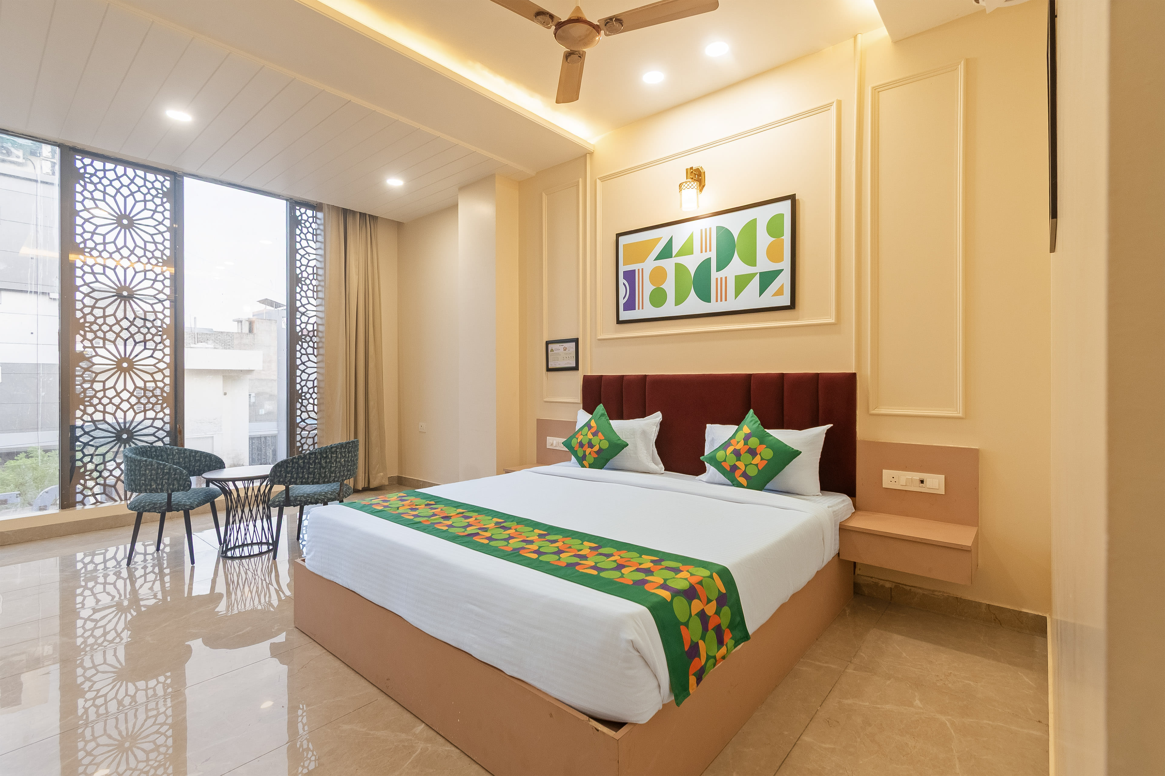 Deluxe room in Treebo Indus in undefined. 