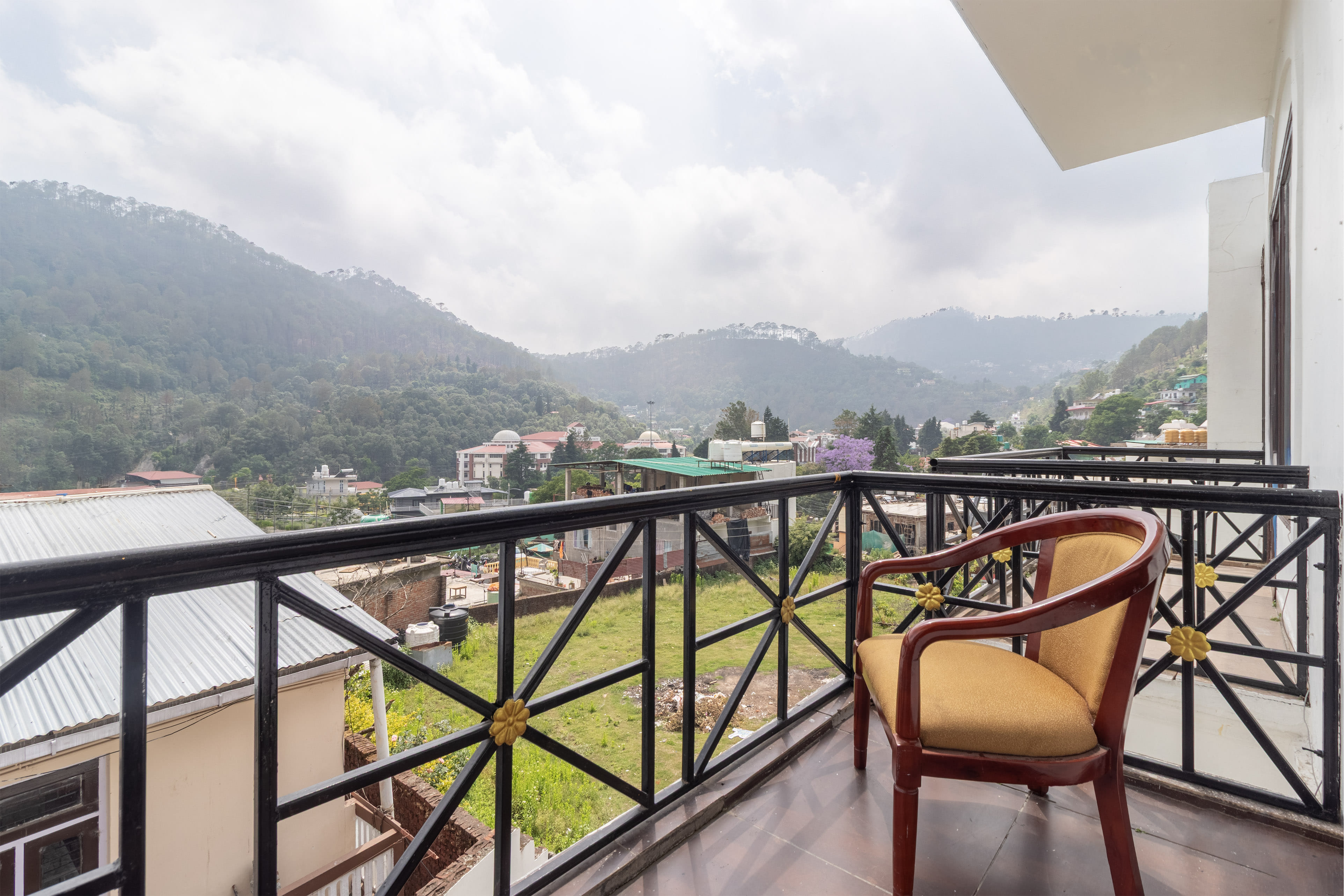 Deluxe room in Treebo Kaler Hotel and Resorts in undefined. 