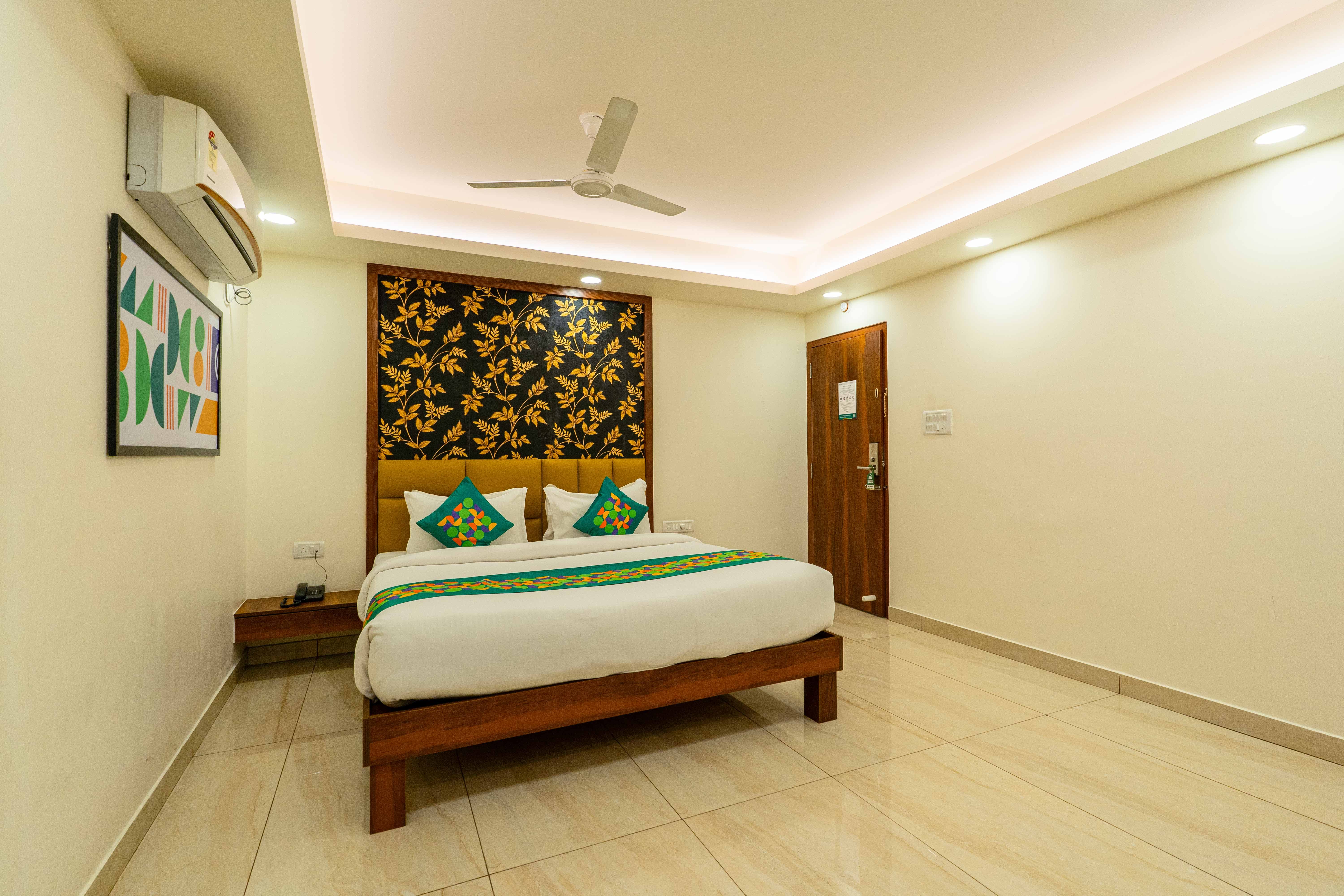 Deluxe room in Treebo Kings Orchid in undefined. Deluxe