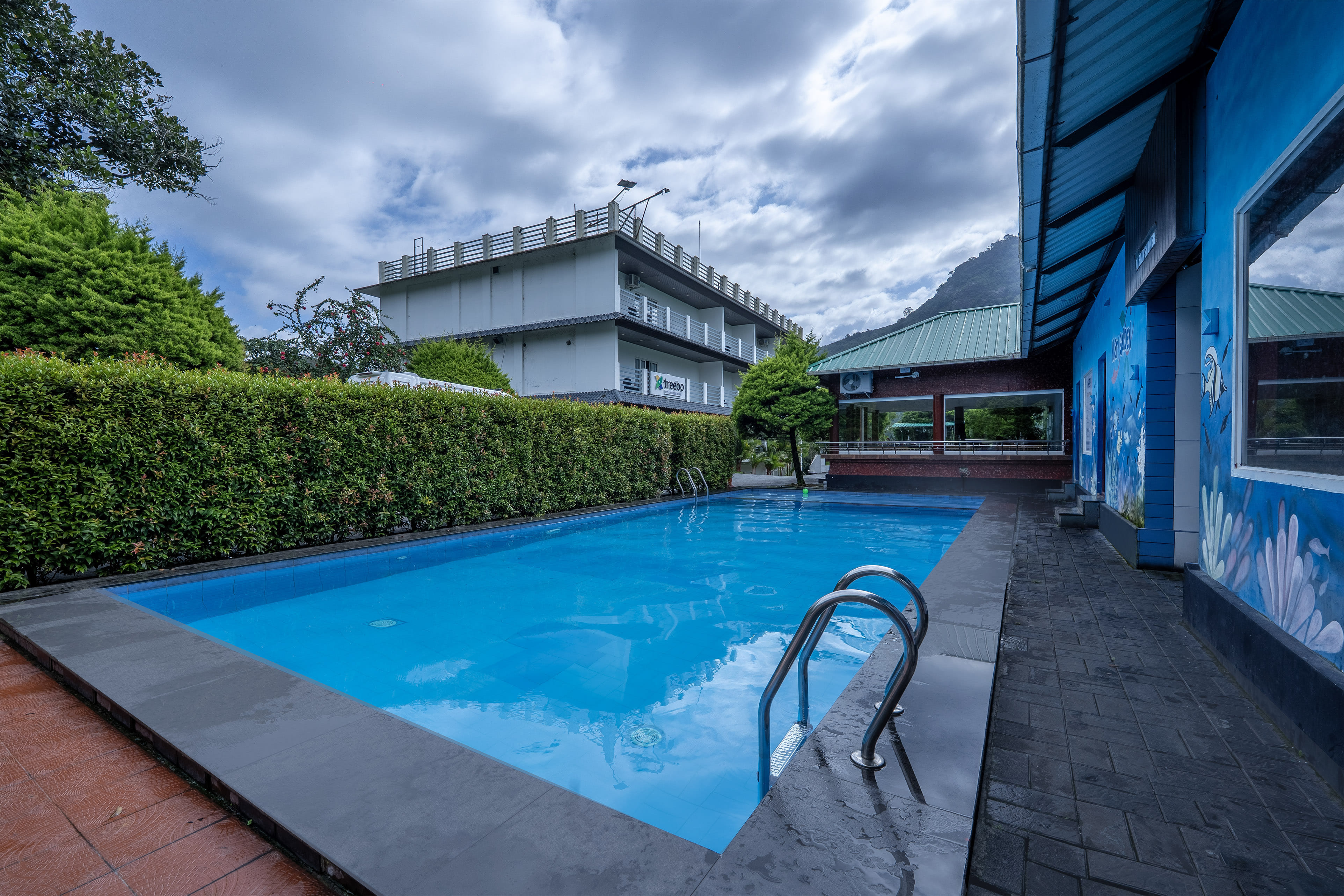 The Pool of Treebo Misty Garden Resorts & SPA with Swimming Pool in undefined. 