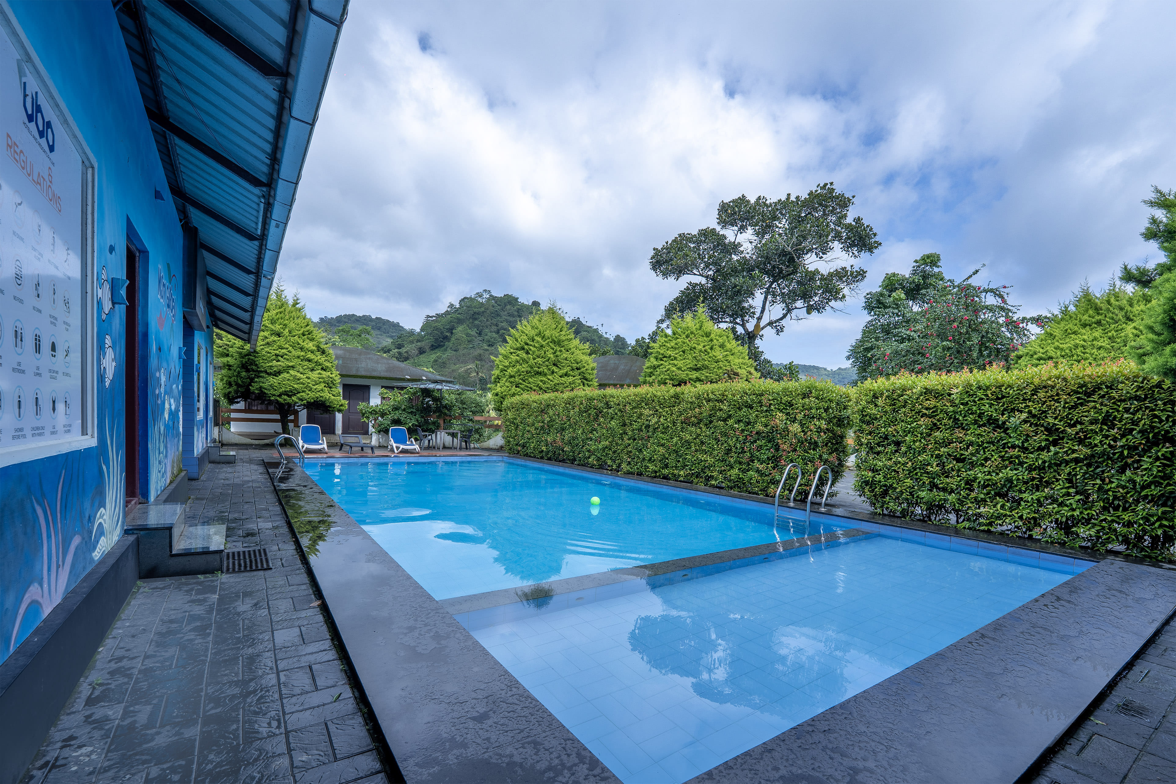 The Pool of Treebo Misty Garden Resorts & SPA with Swimming Pool in undefined. 