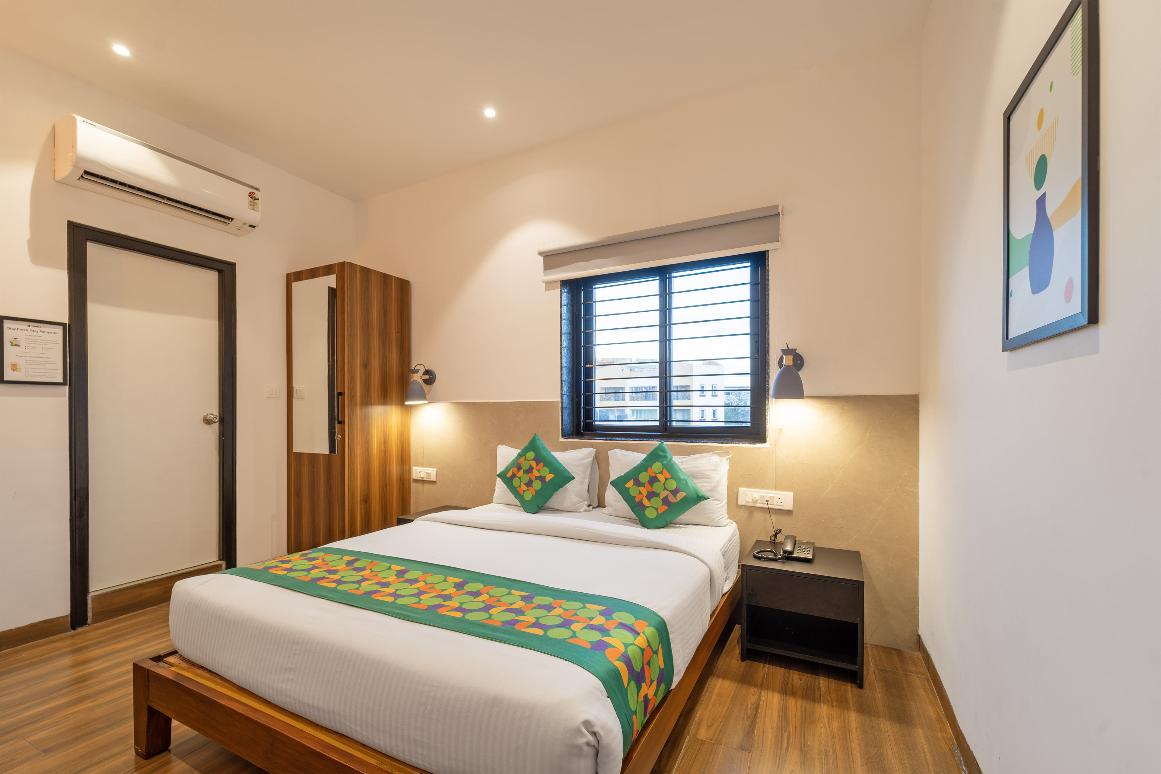 Deluxe room in Treebo Premium Corner Stay in undefined. Deluxe
