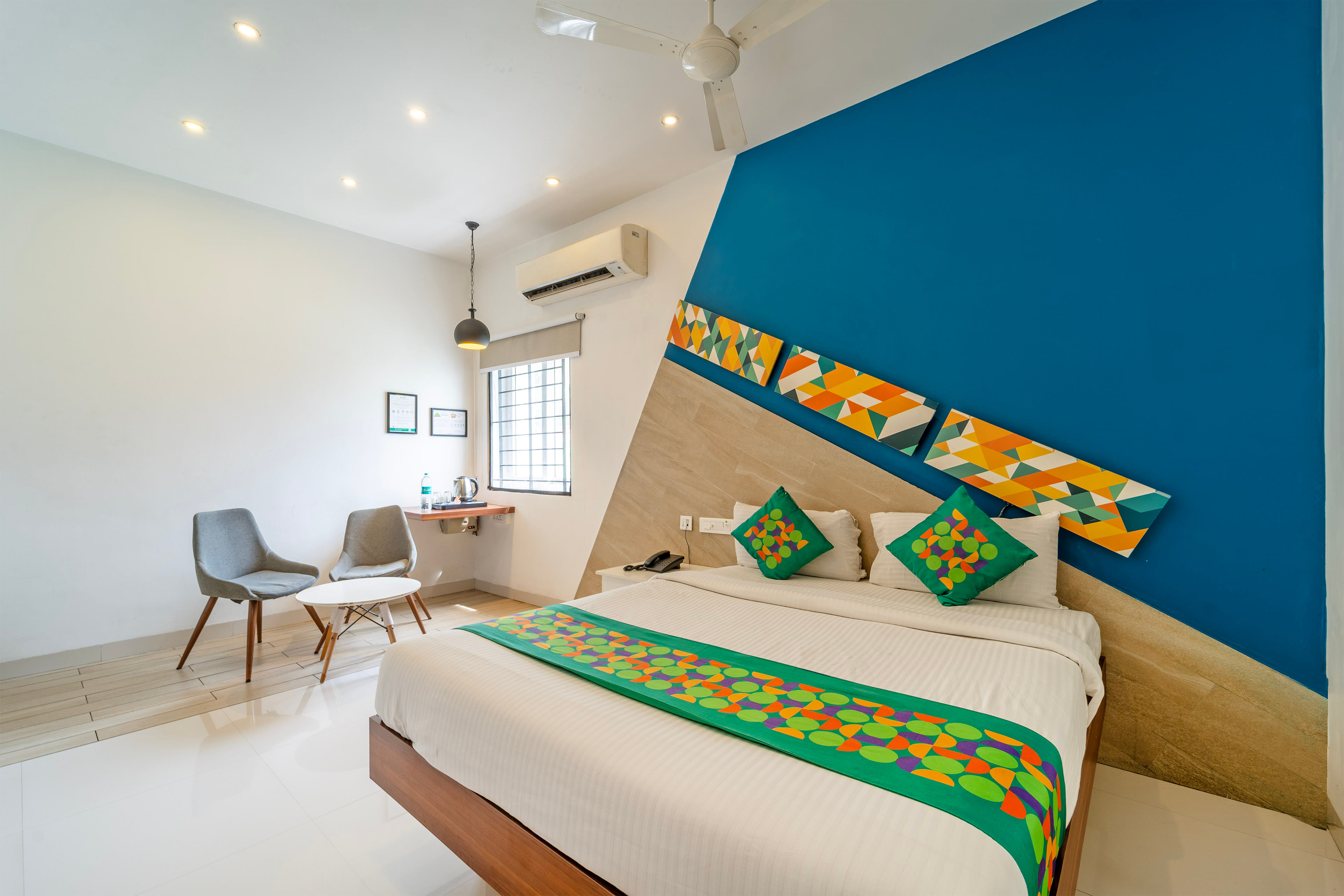 Deluxe room in Treebo Premium Corner Stay in undefined. 