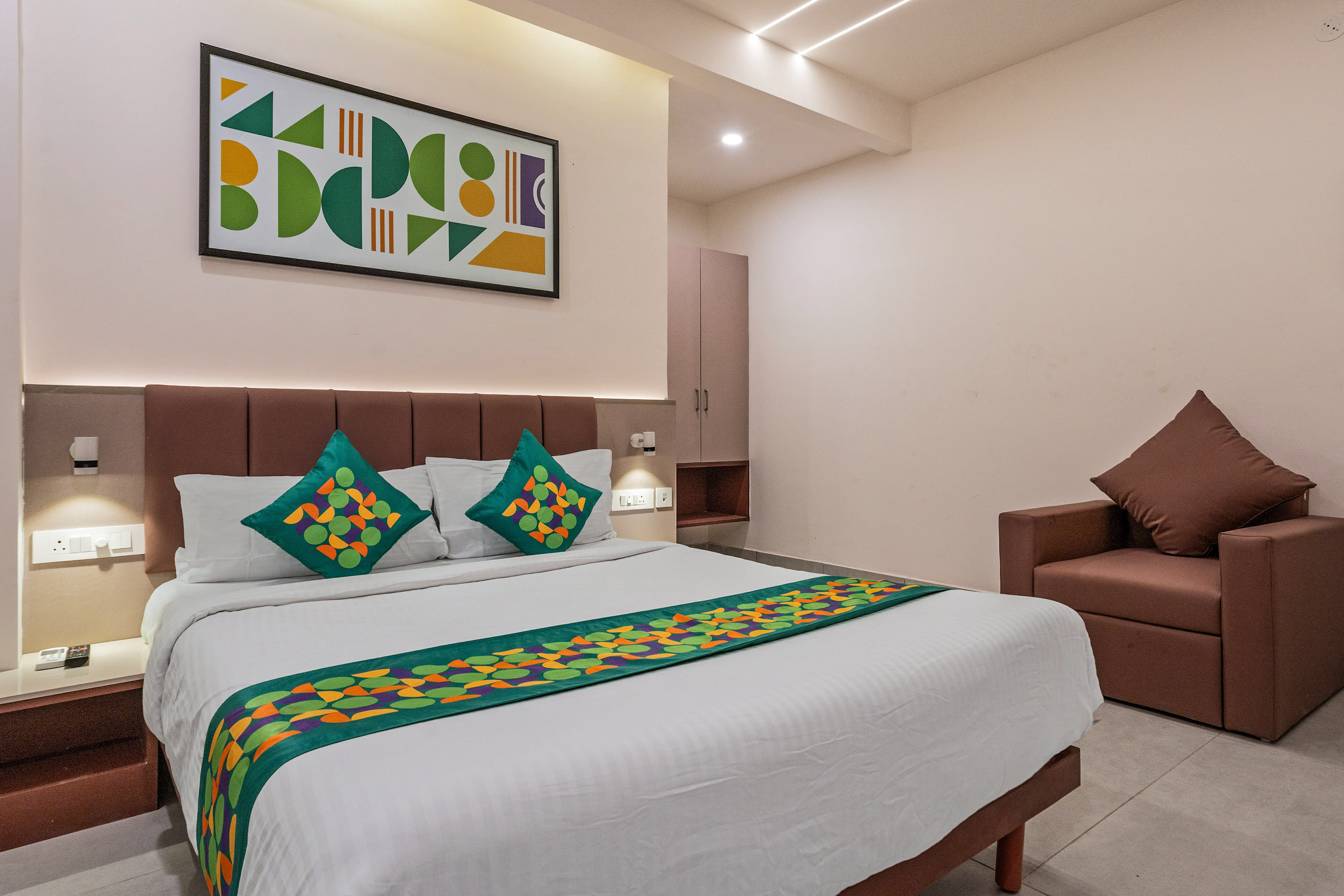 Deluxe room in Treebo Premium Hydotel, Hi-tech City in undefined. 