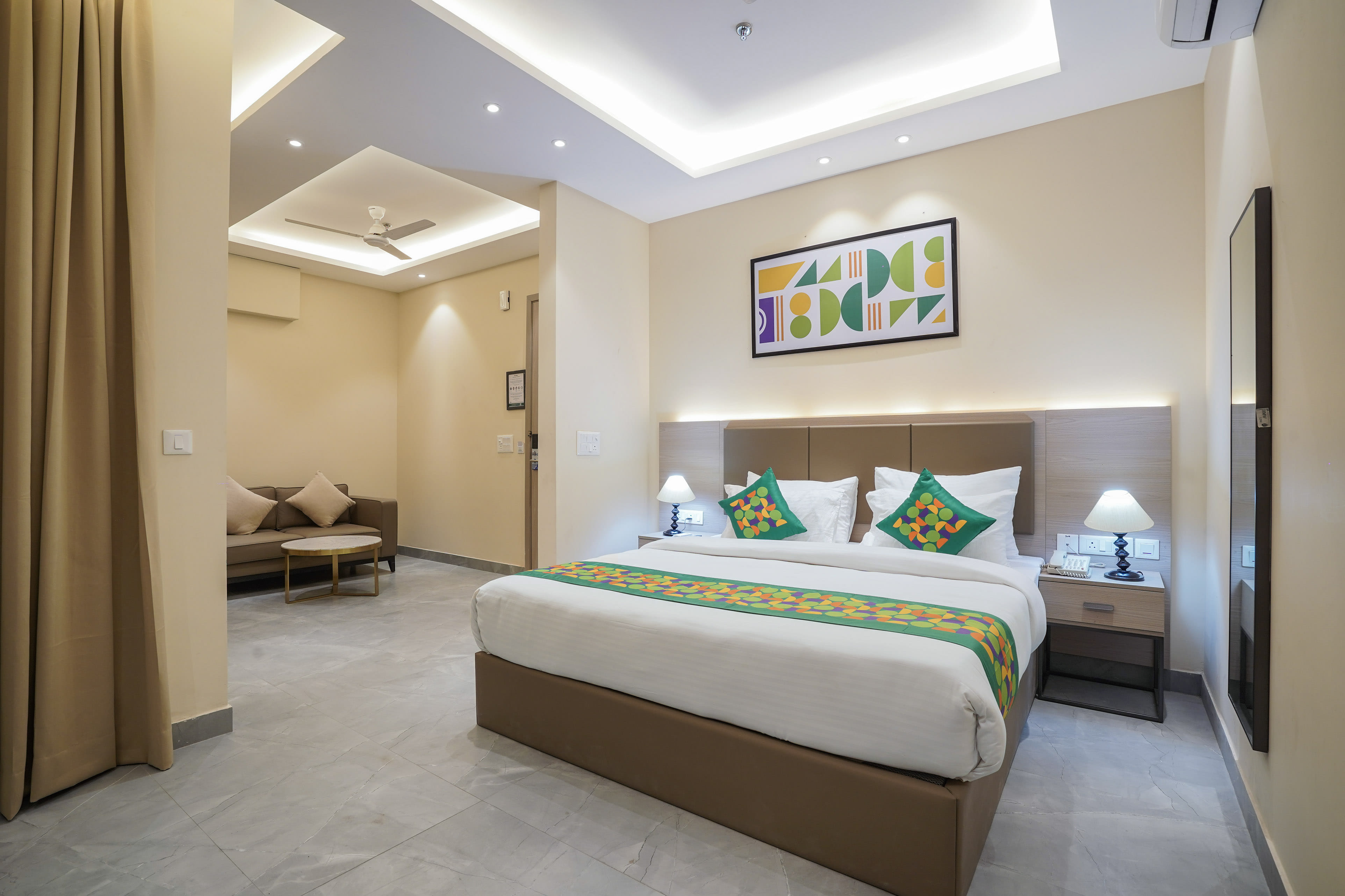 Deluxe room in Treebo Premium Indus Crown in undefined. 
