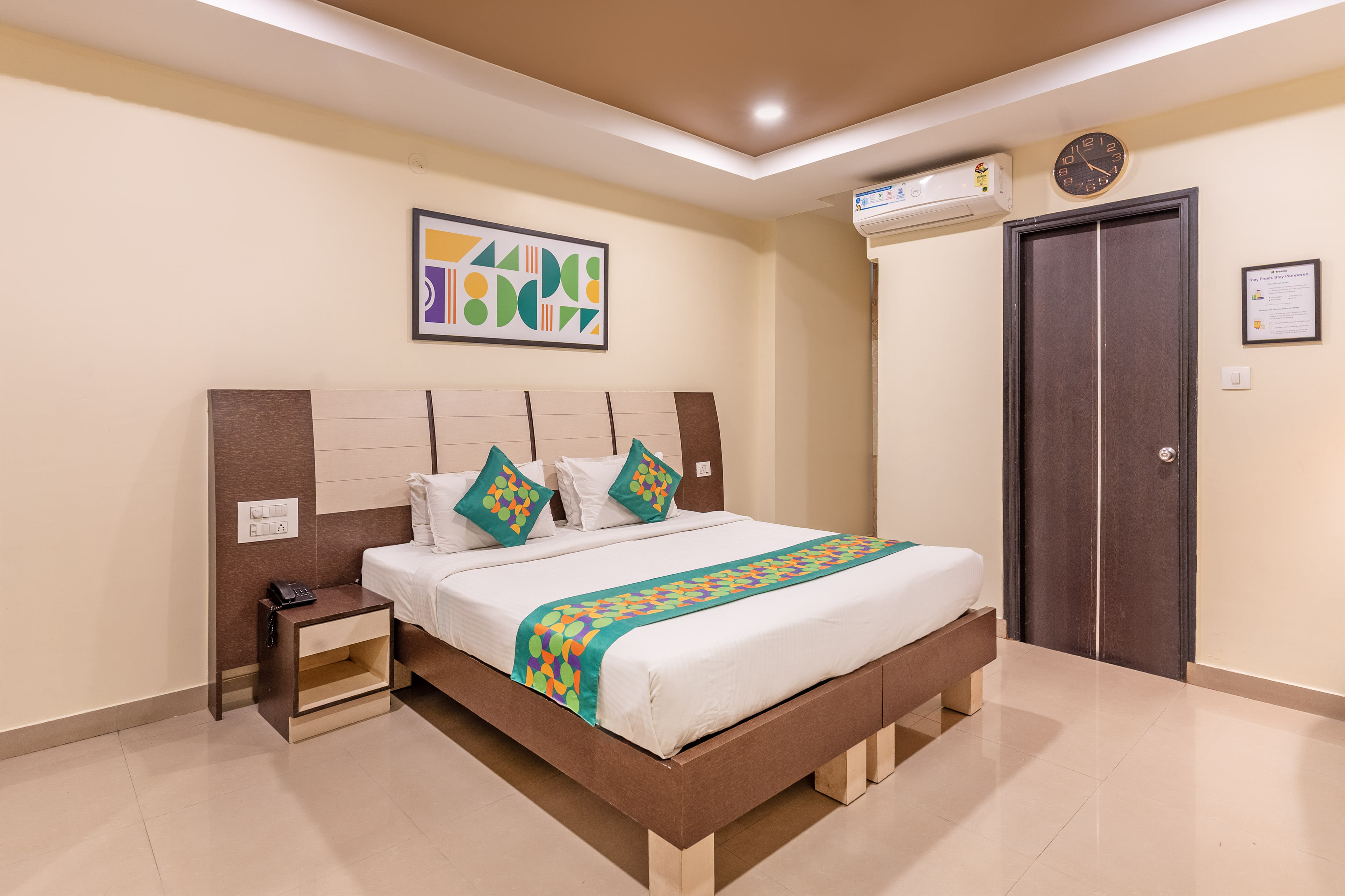 Deluxe room in Treebo Premium Raj Elegance Manyata Tech Park in undefined. Deluxe