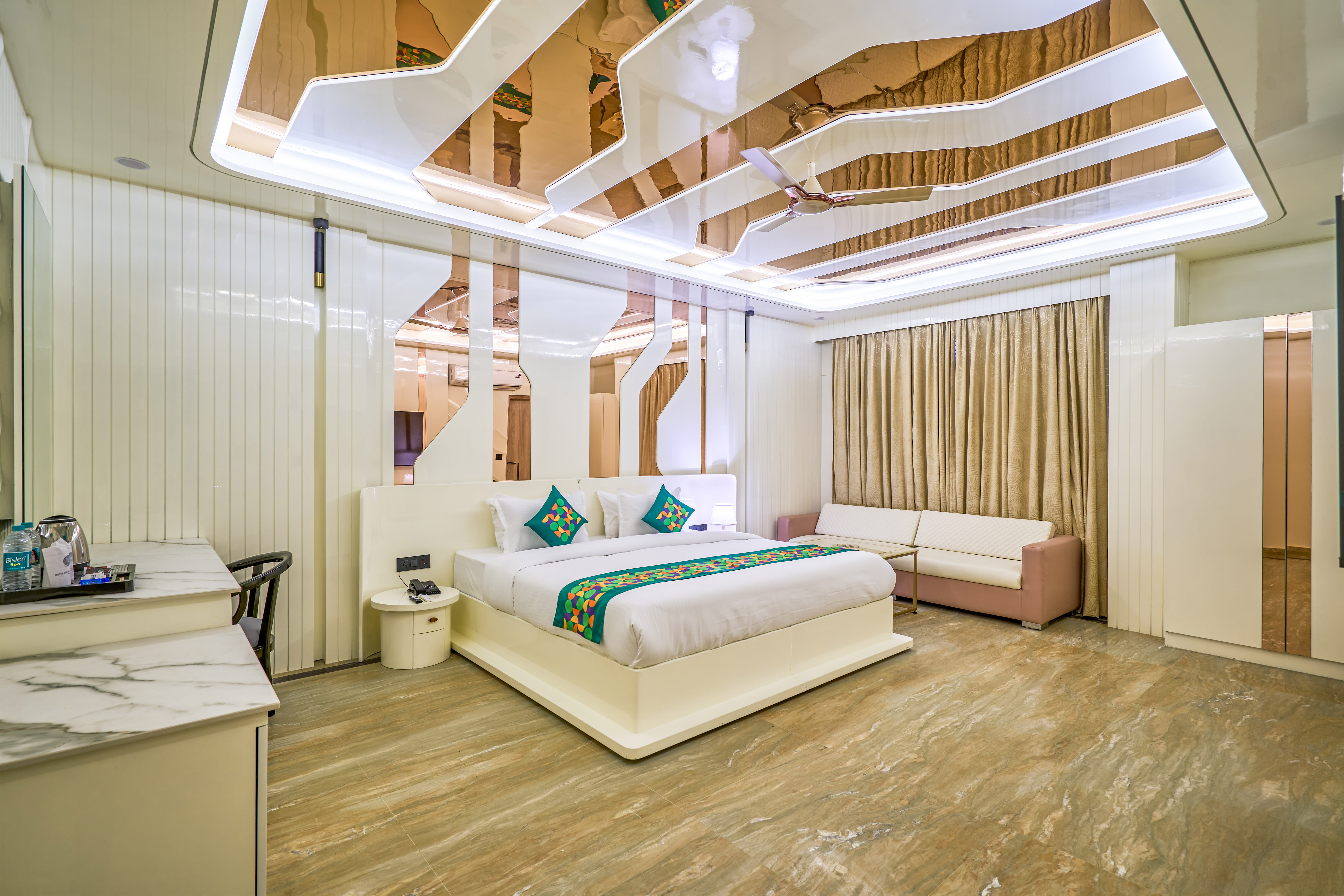 Premium room in Treebo Premium Royal Gold Palace in undefined.
