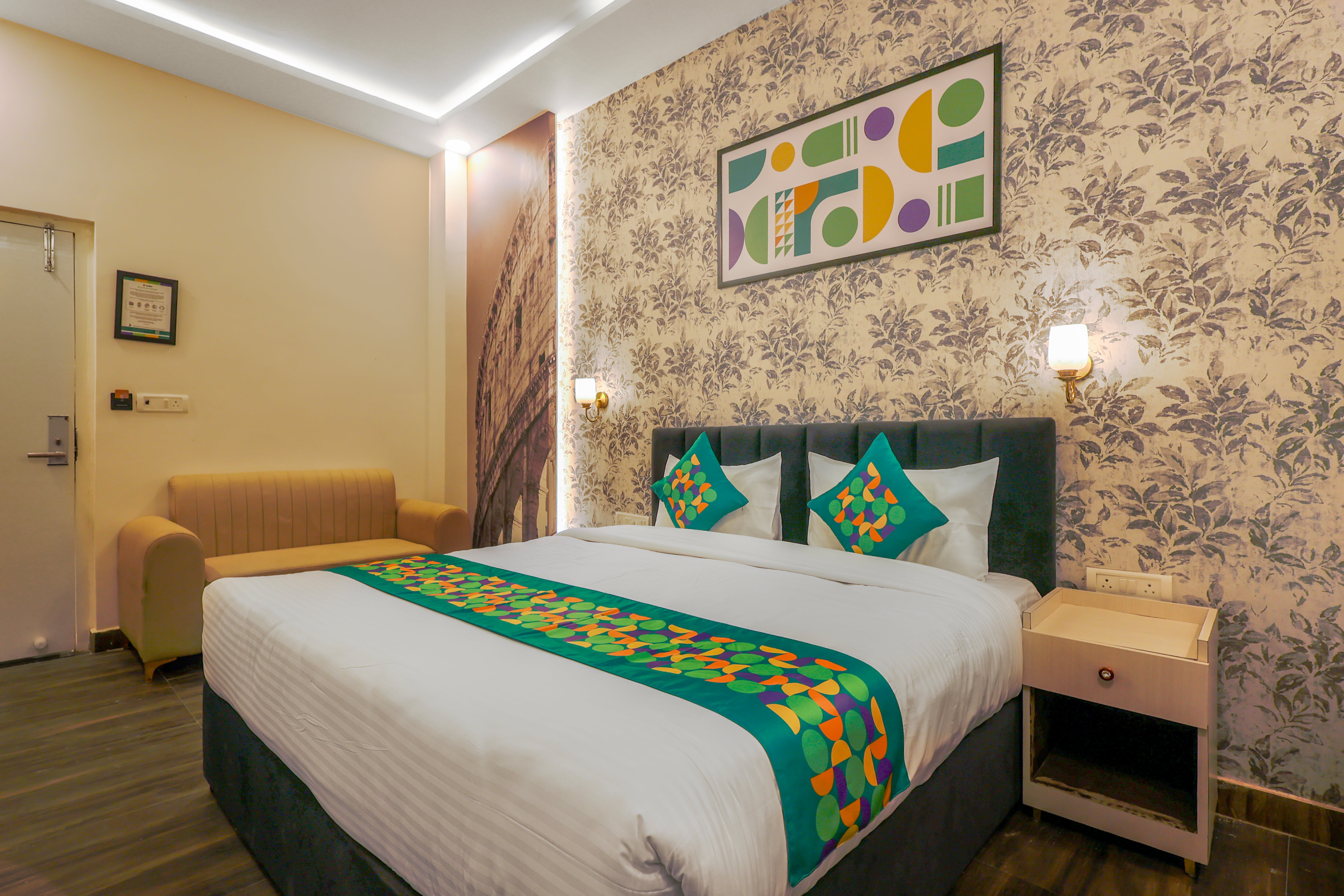 Deluxe room in Treebo Premium Vedic Stays near High Court in undefined.