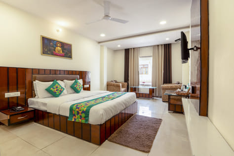 Oak room in Treebo Red Coral in Haridwar. 