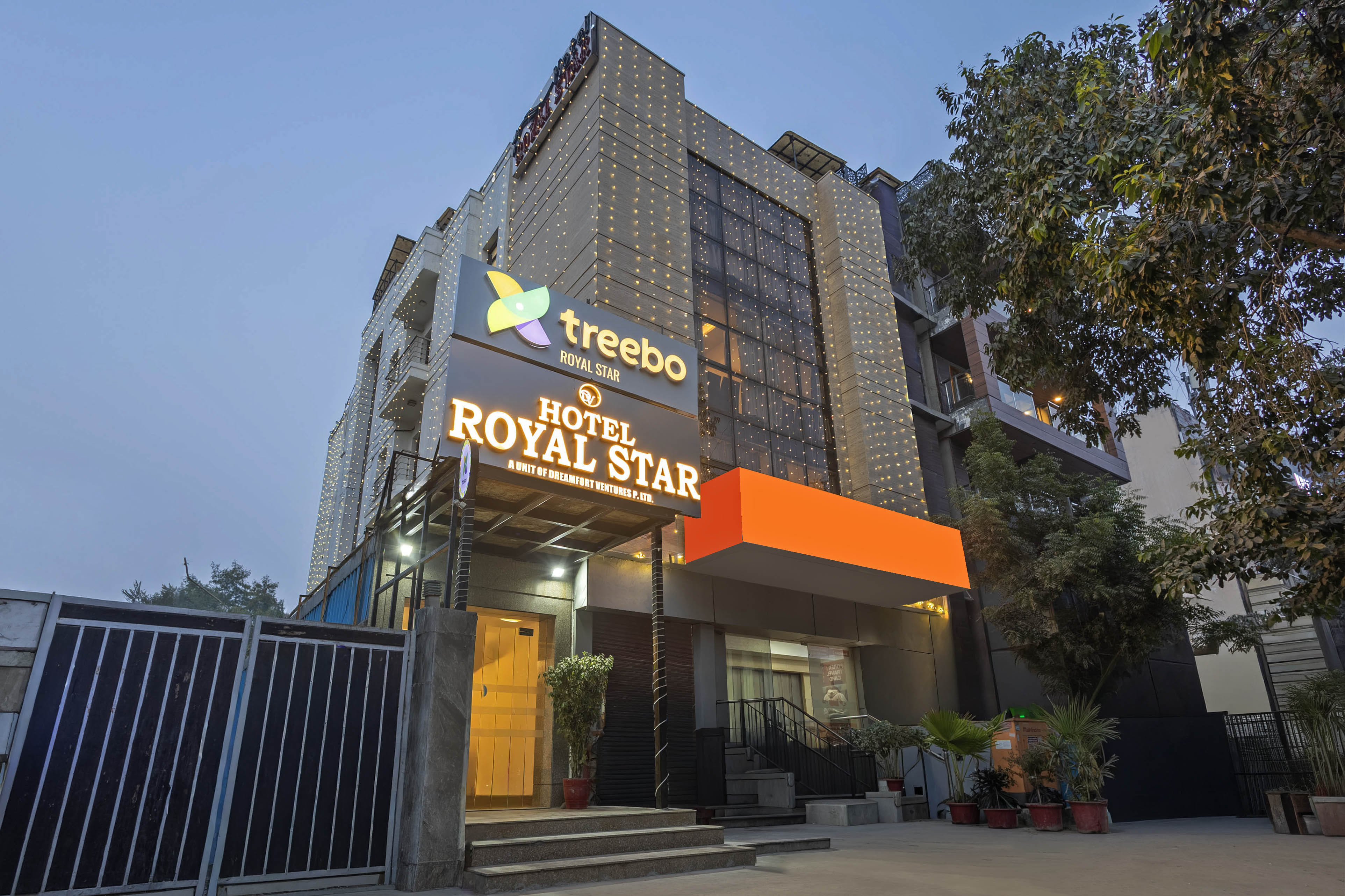 The facade of Treebo Royal Star in undefined. 