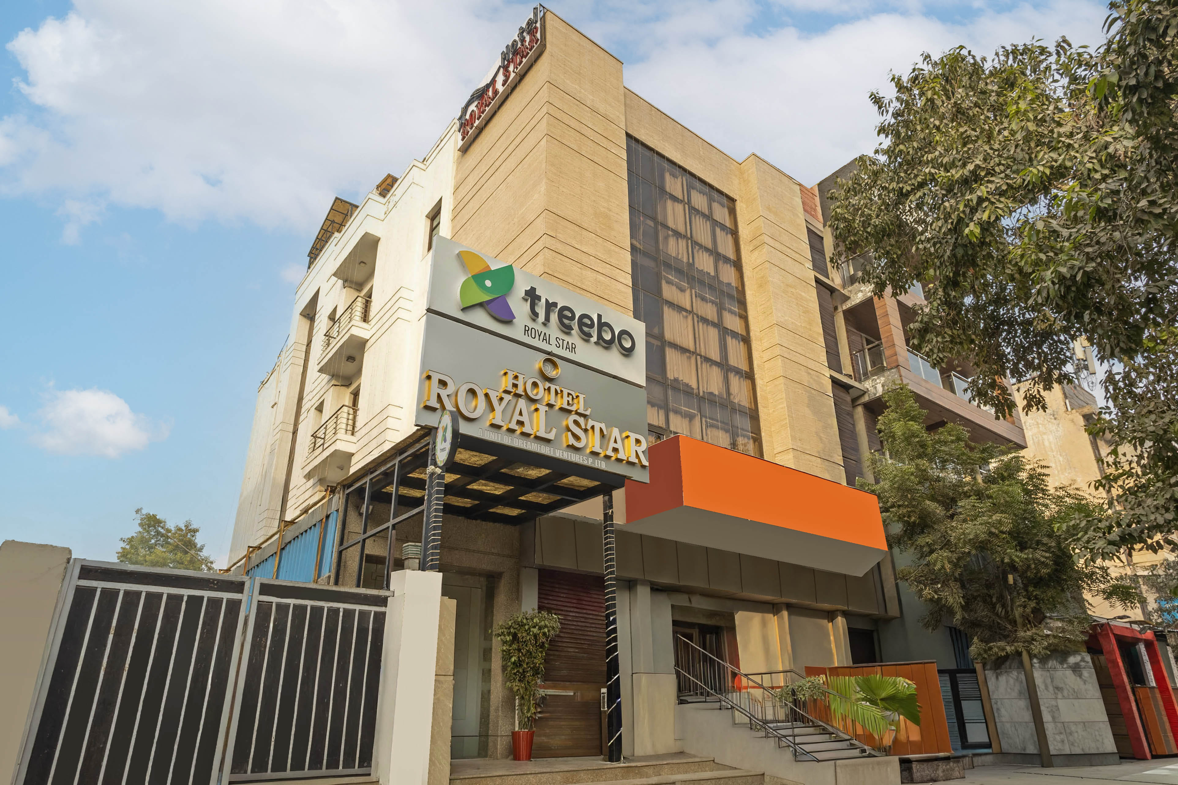 The facade of Treebo Royal Star in undefined. 