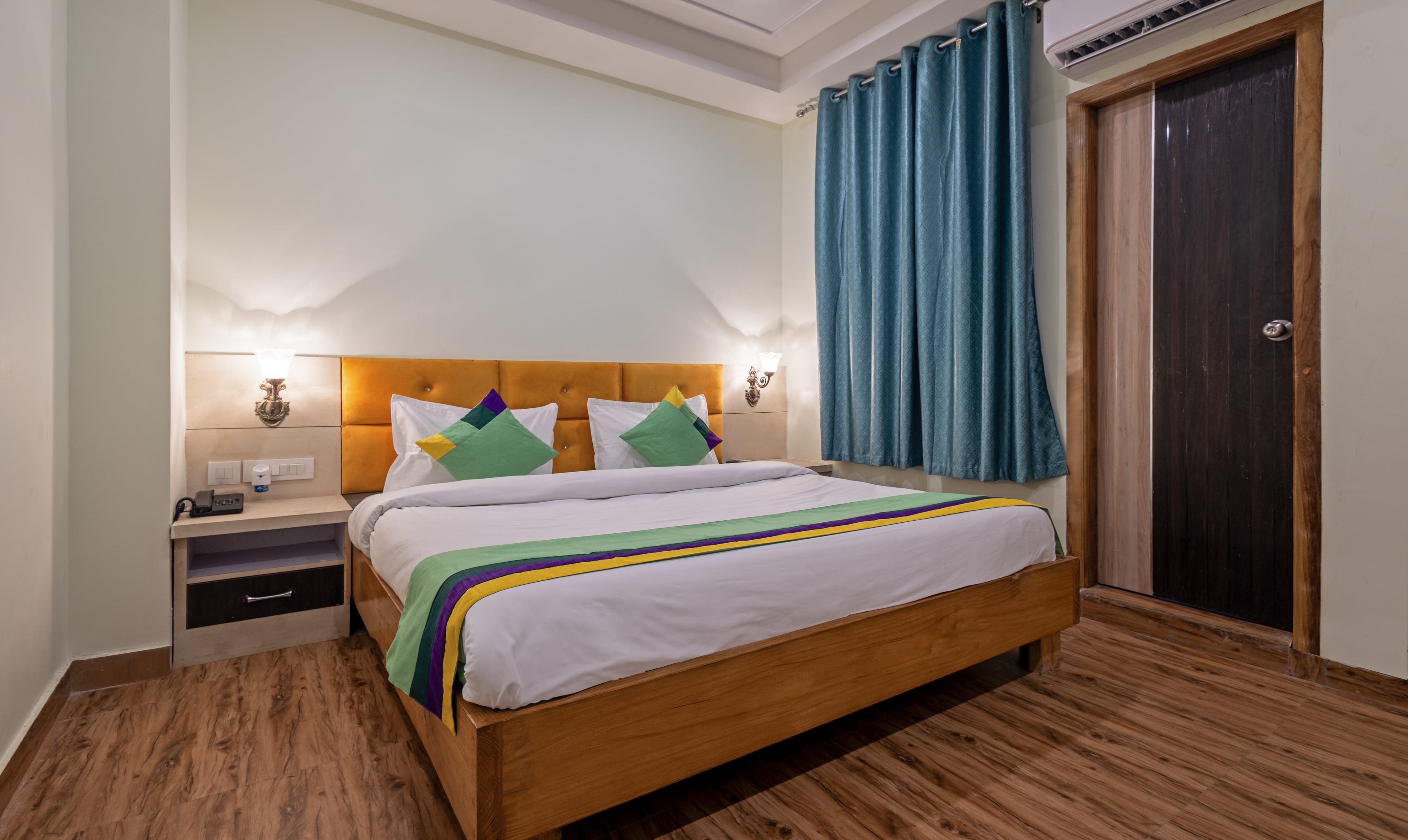 Standard room in Treebo Shakuntalam, Near Lucknow Airport in undefined. Standard