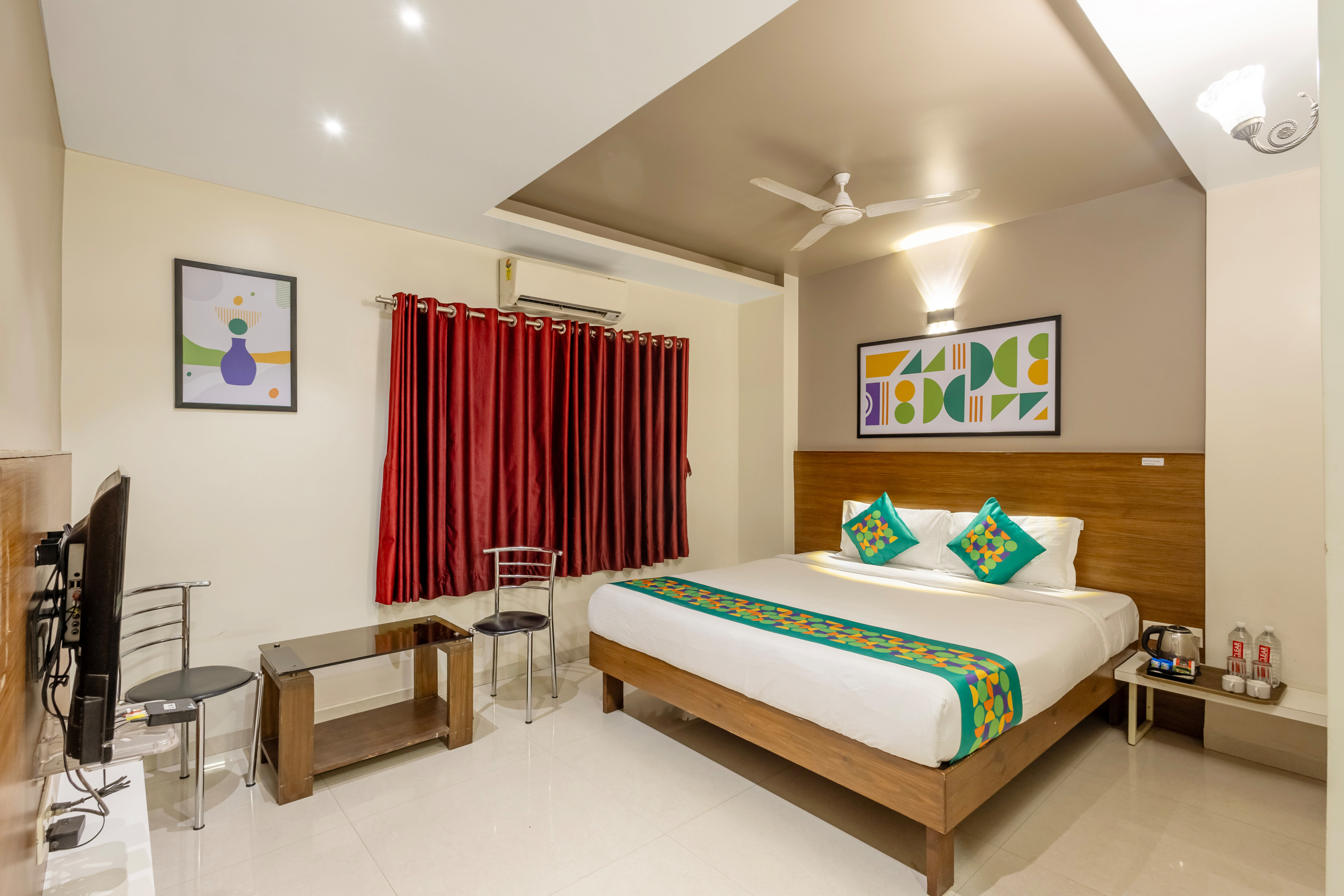 Solo room in Treebo Shree Sai Suites - 2km from Mahalaxmi Temple in undefined.