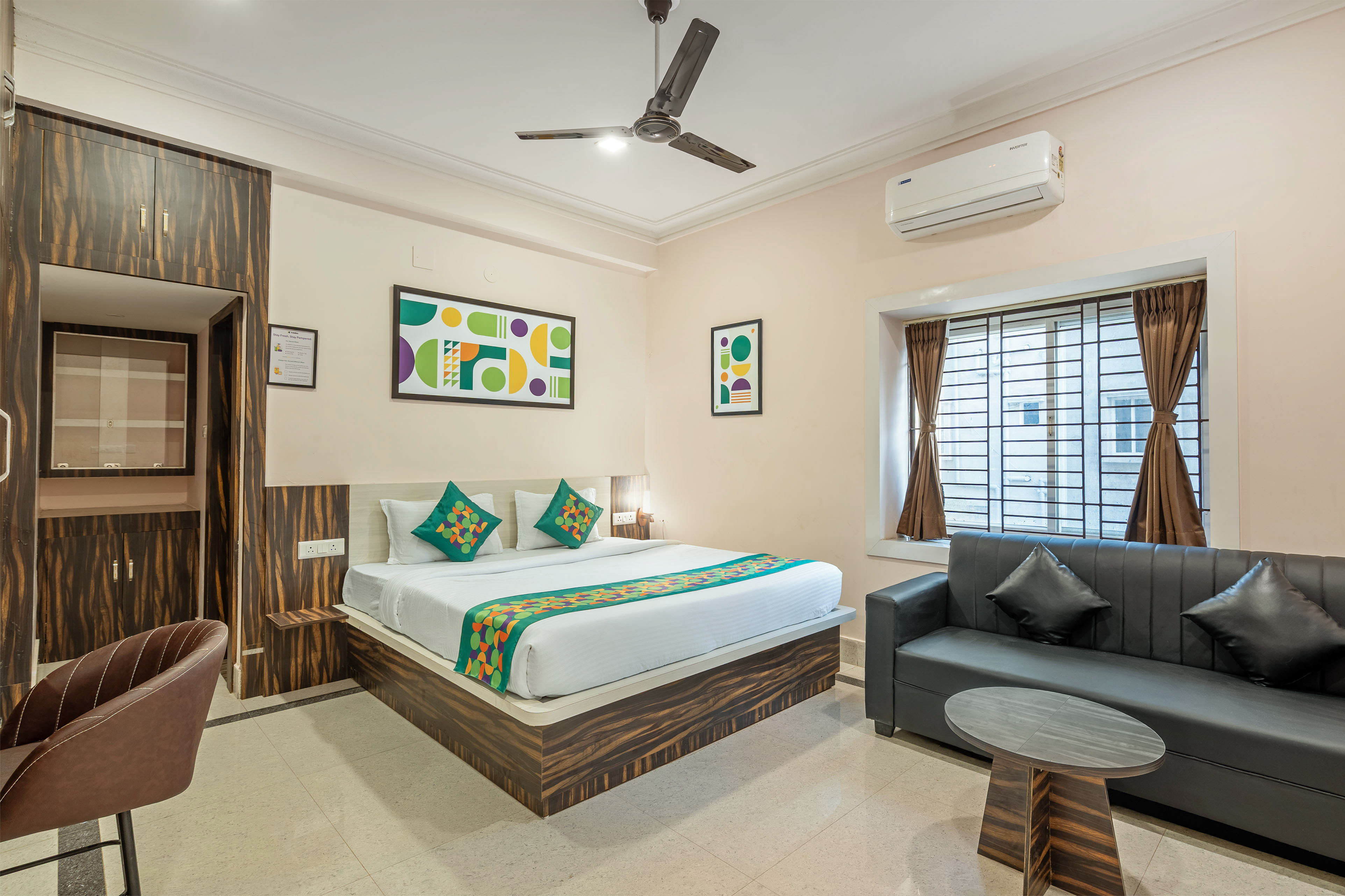 Deluxe room in Treebo Sri Krishna Palace in undefined. 