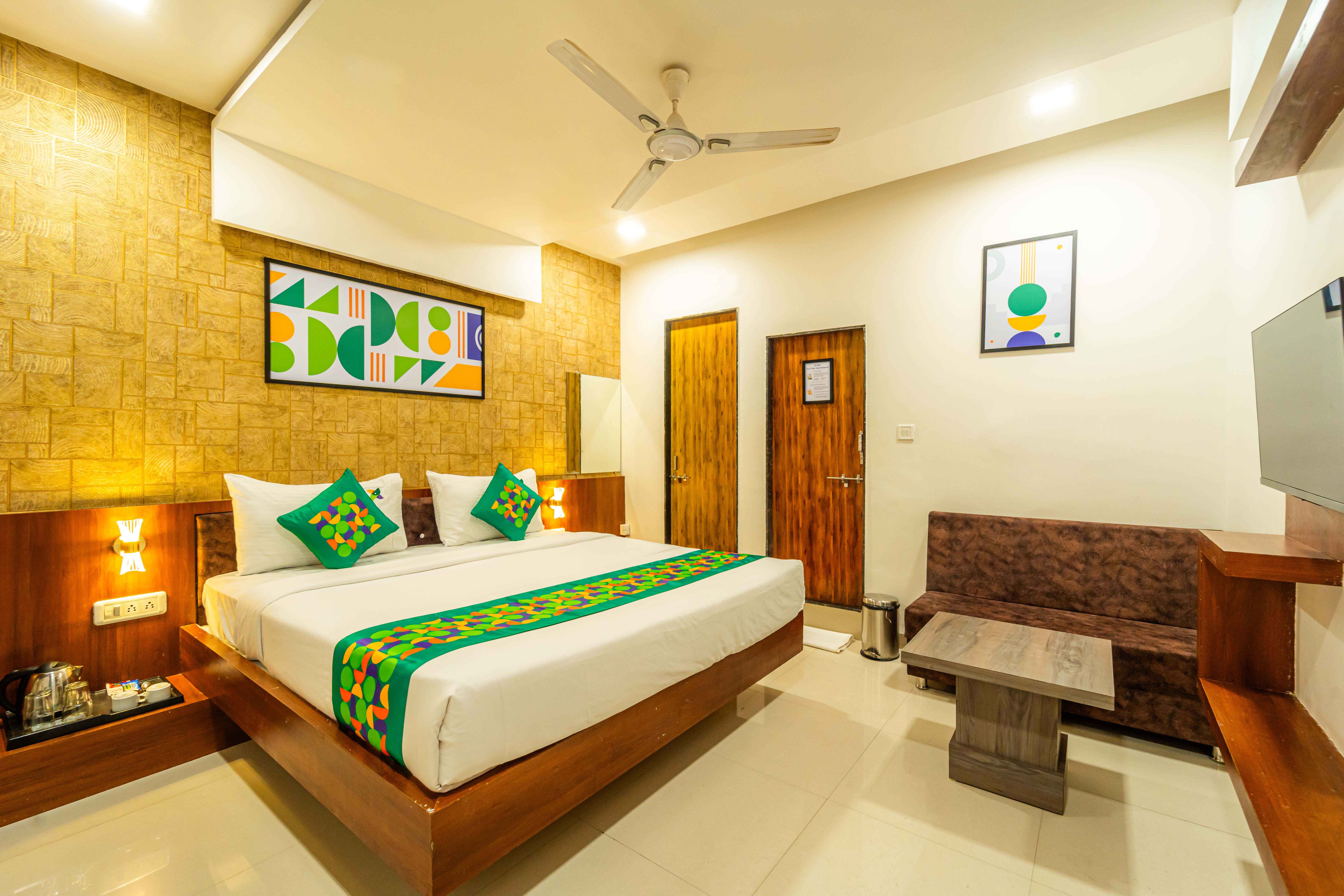 Deluxe room in Treebo Ten Eleven Grand, Scheme 78 in undefined. 
