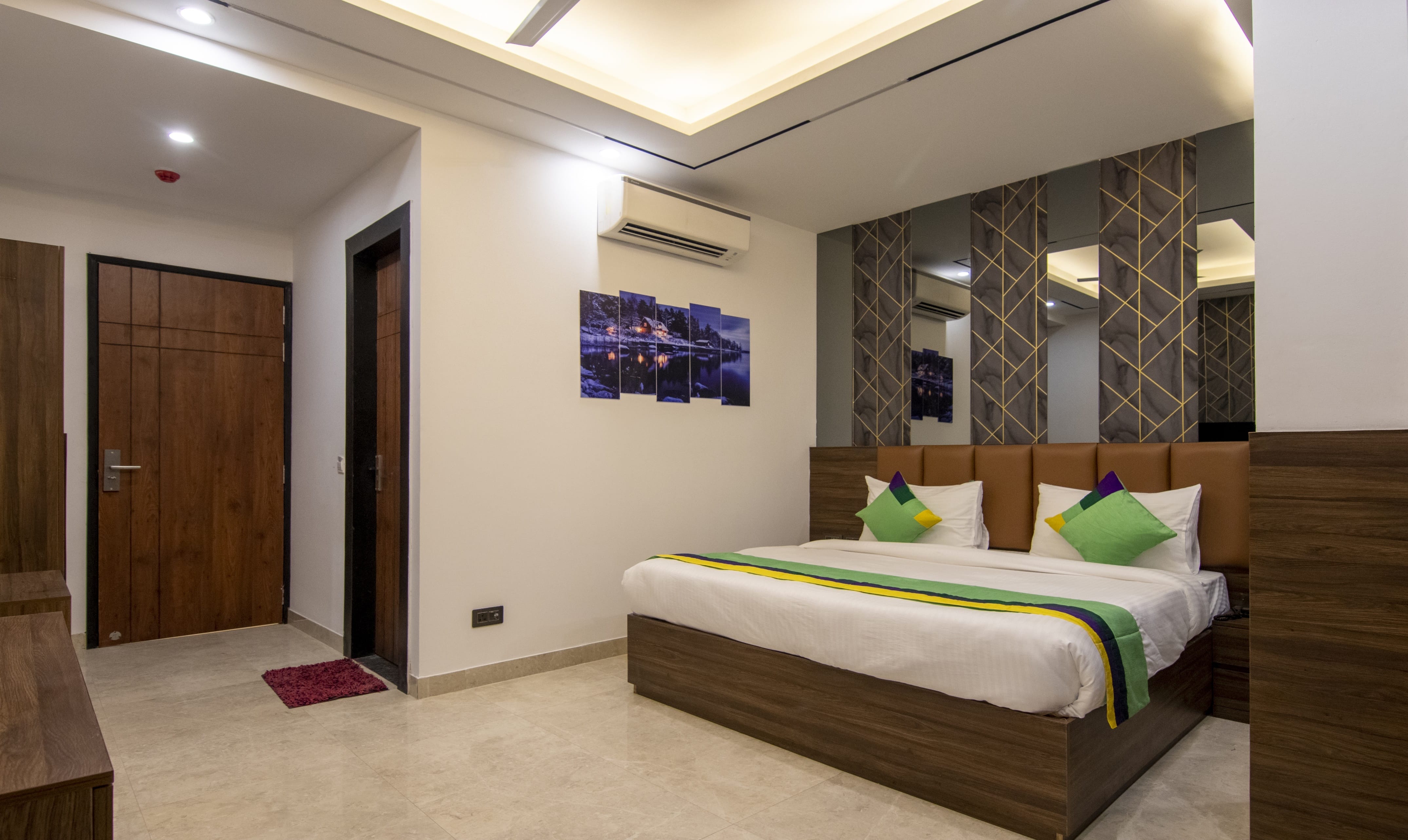 Deluxe room in Treebo The Armani Near Igi Airport in undefined. 