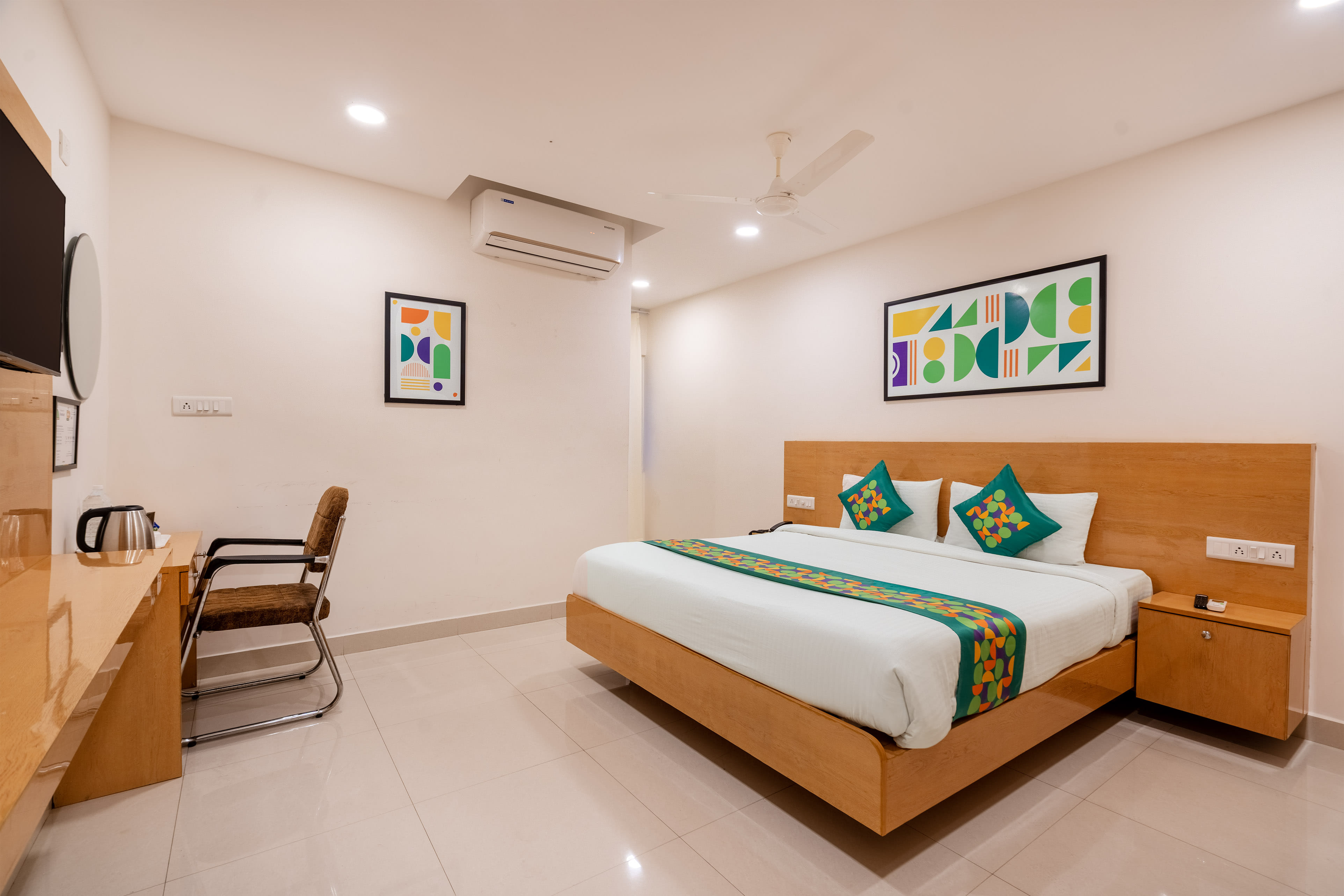 Deluxe room in Treebo The Living Tree Khairatabad in undefined. Deluxe