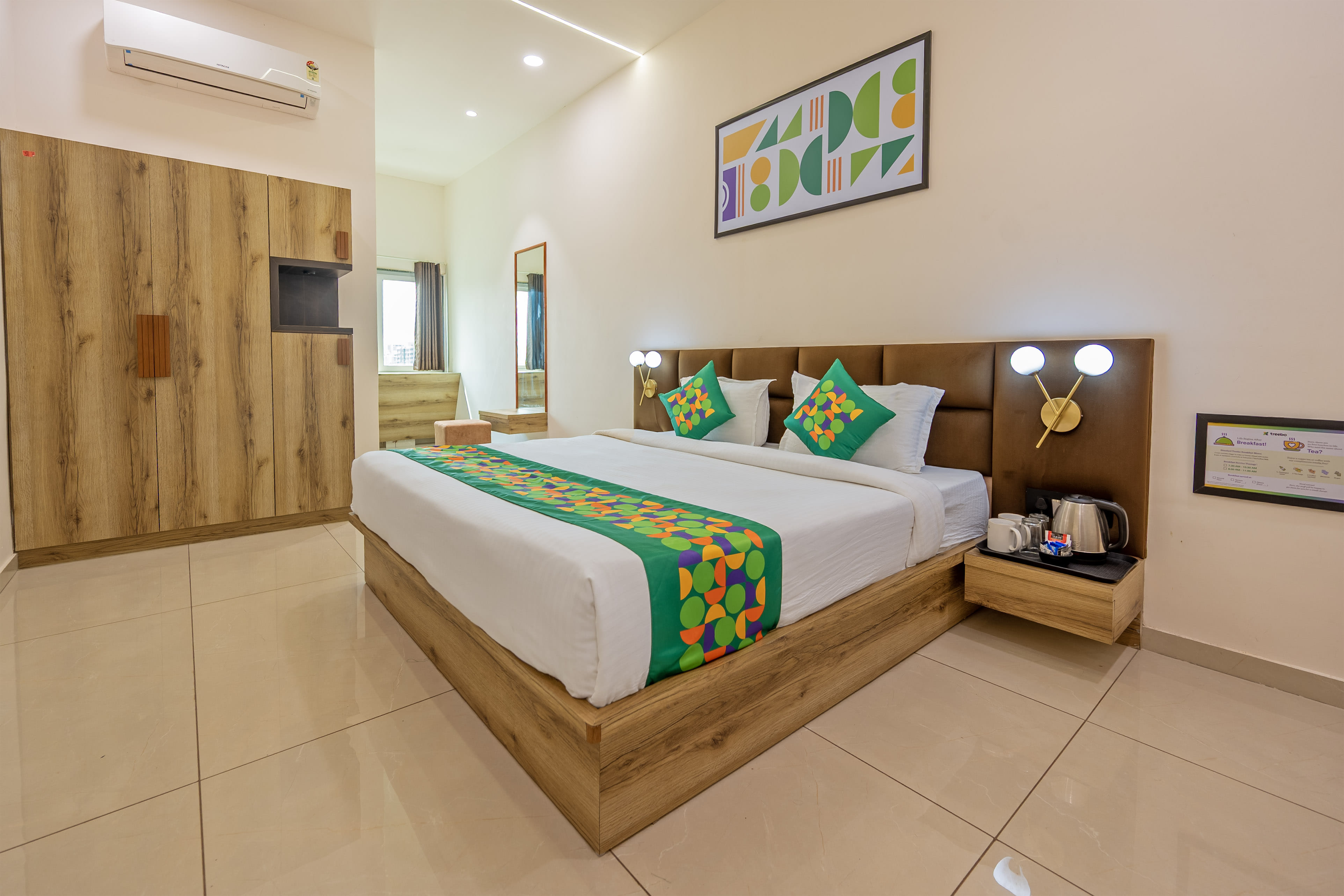 Deluxe room in Treebo The Velvet in undefined. 