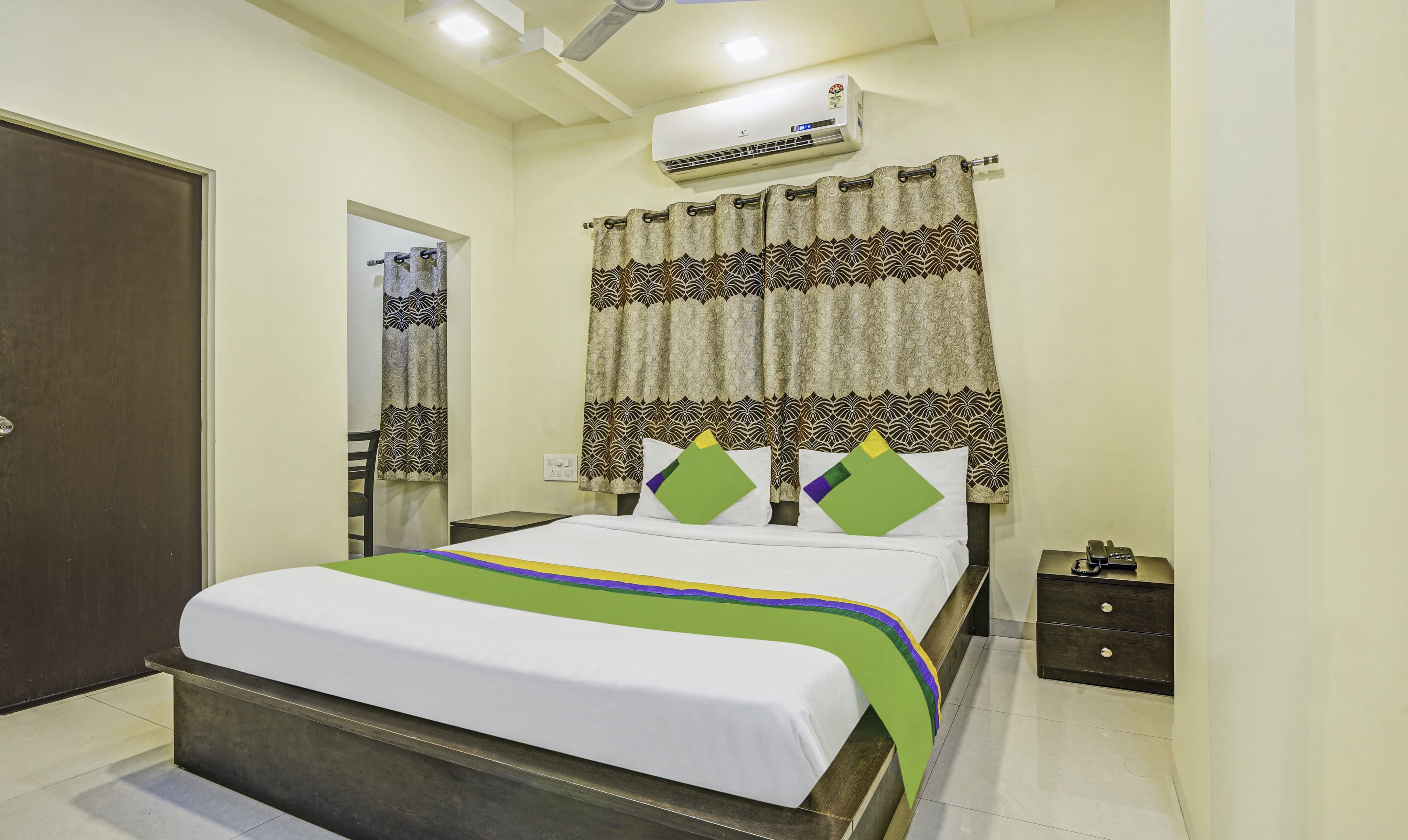 Standard room in Dwarka Inn Churned in undefined. Impeccably furnished