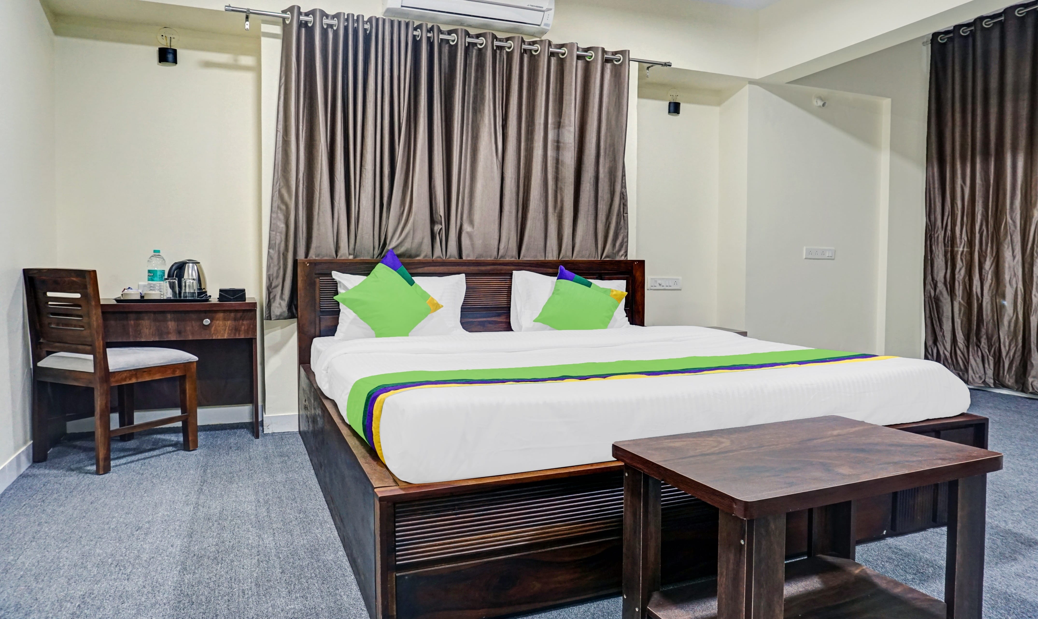 Deluxe room in Treebo Tulip in undefined. Rooms with free internet access